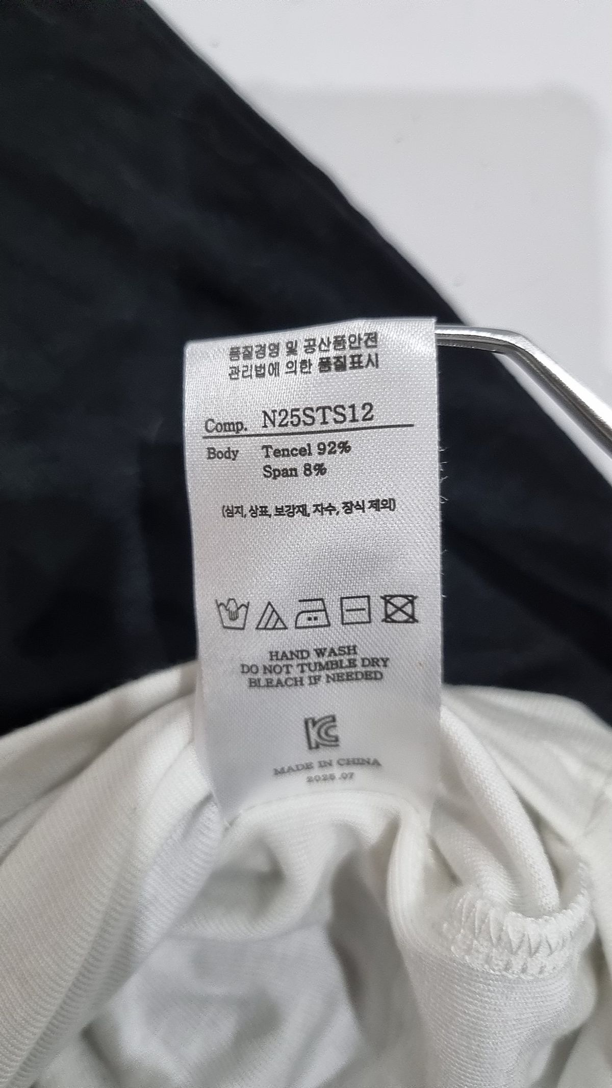 노이어(NOIRER) 레이어드 헨리넥 하프 슬리브 티셔츠 (블랙아이보리) 50