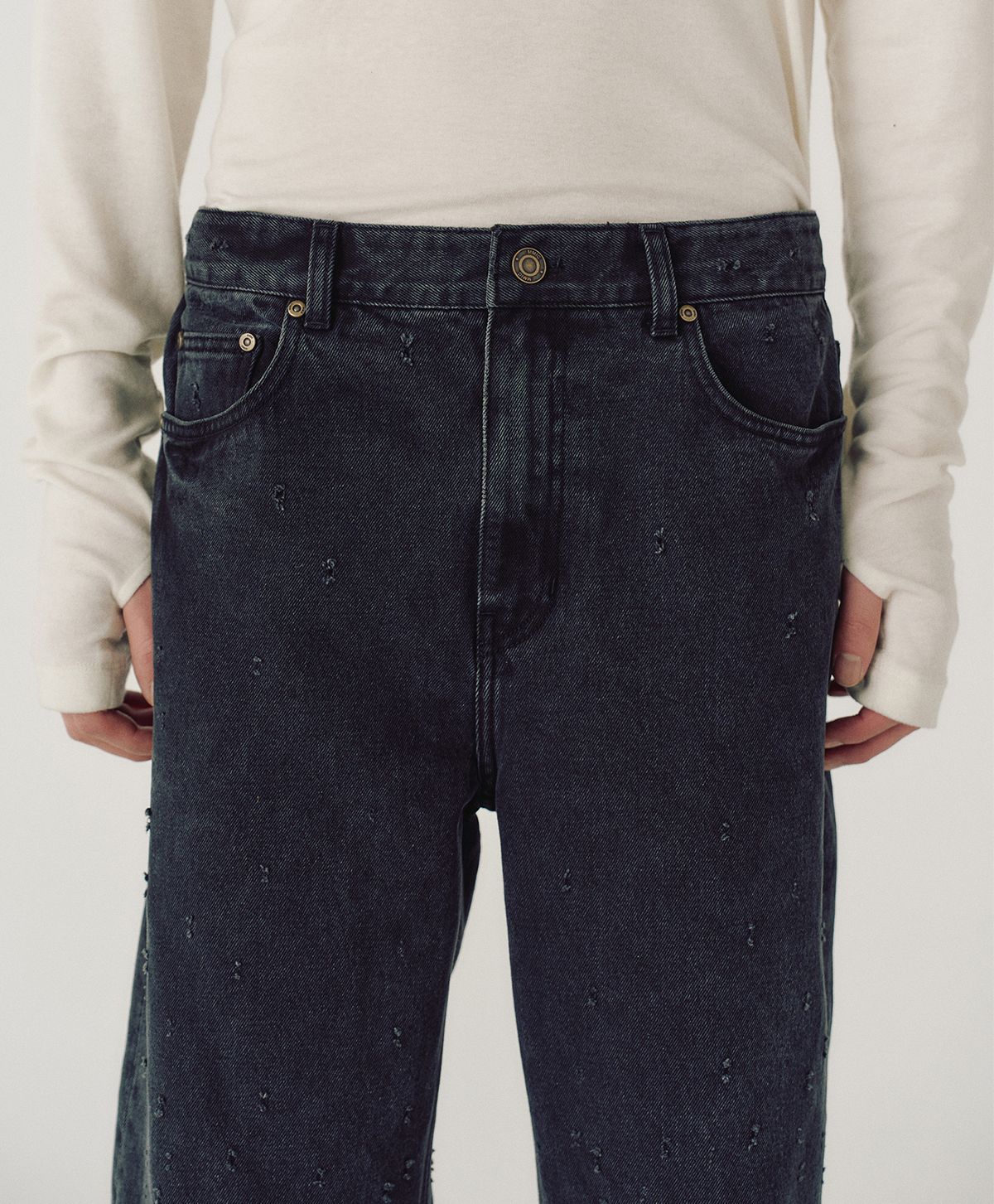 엠엠아이씨(MMIC) GLEAM TRACE JEANS (BLACK)