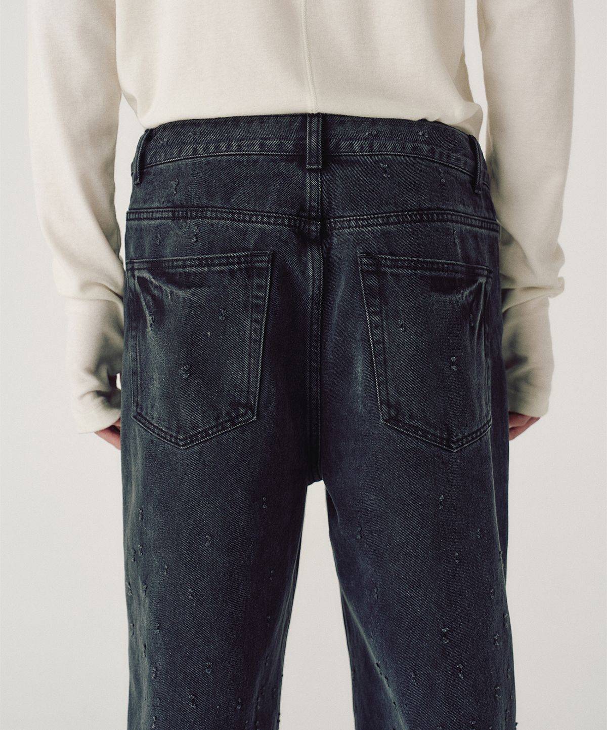 엠엠아이씨(MMIC) GLEAM TRACE JEANS (BLACK)