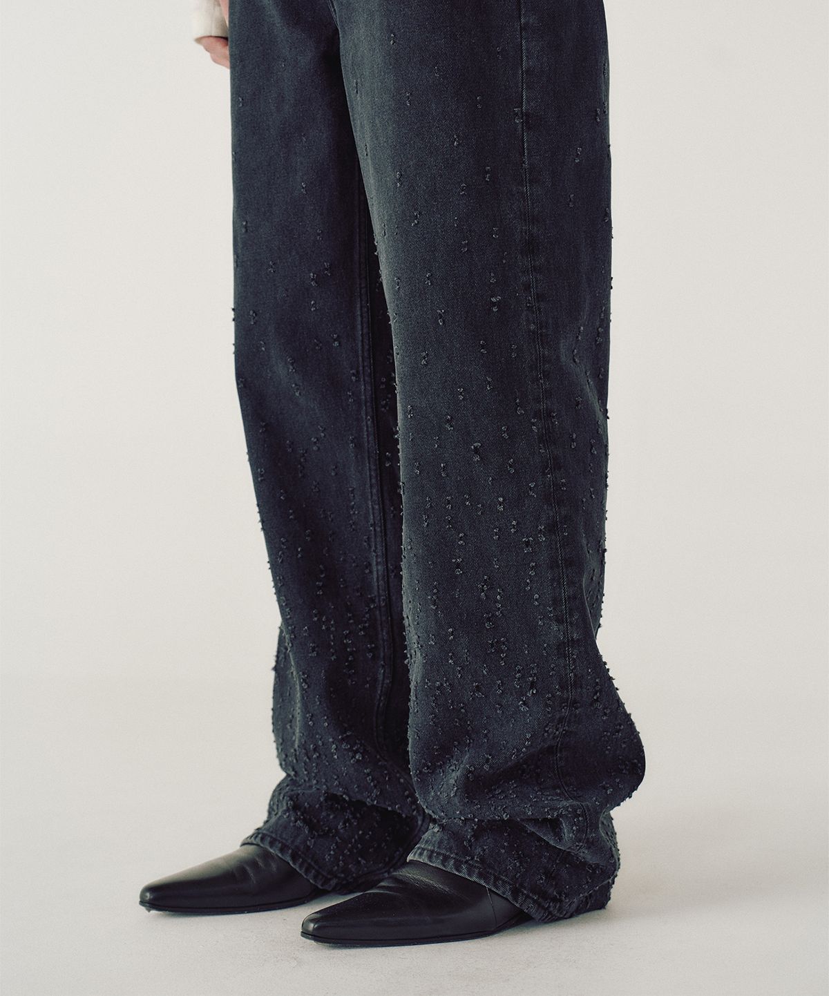 엠엠아이씨(MMIC) GLEAM TRACE JEANS (BLACK)
