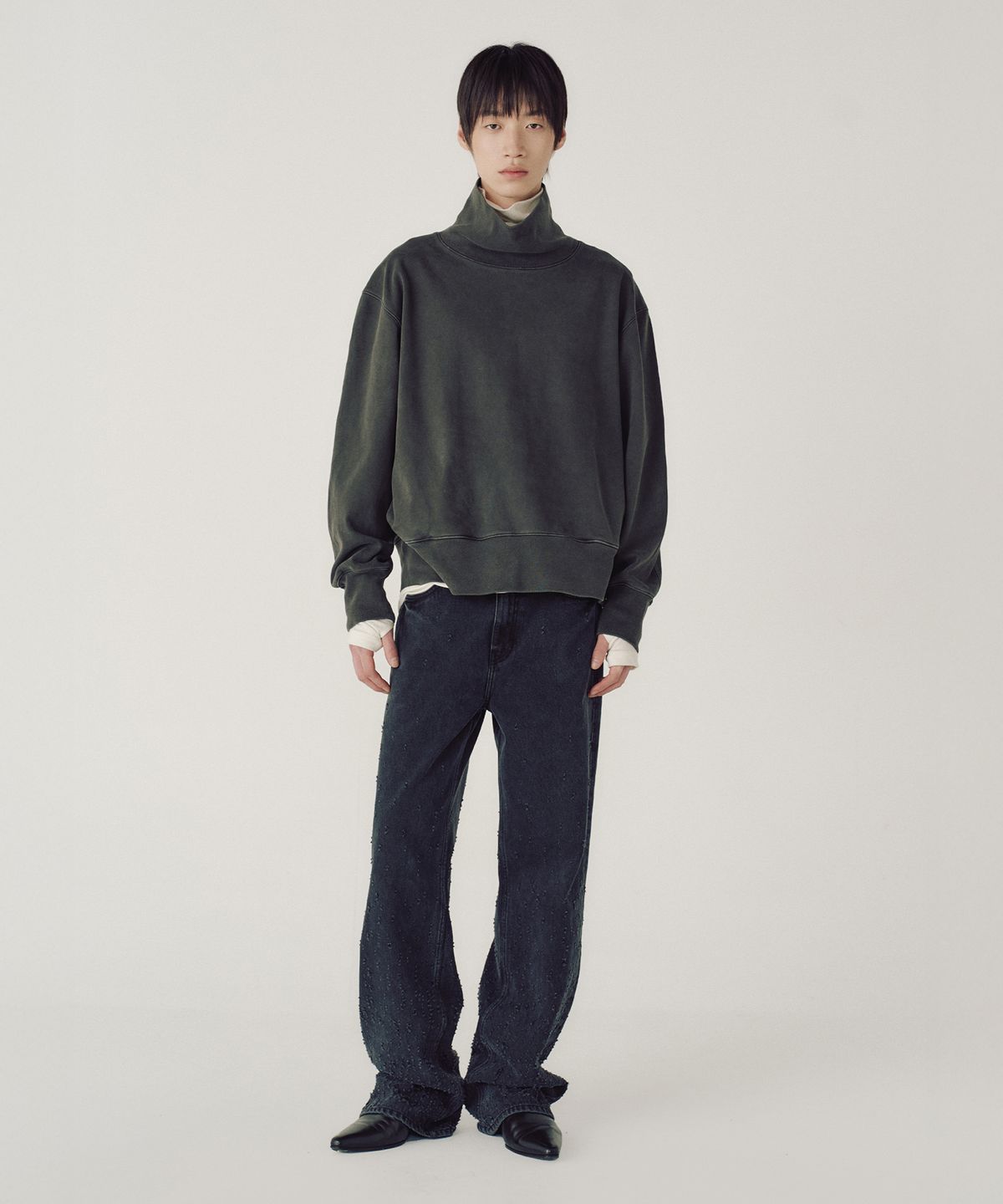 엠엠아이씨(MMIC) GLEAM TRACE JEANS (BLACK)