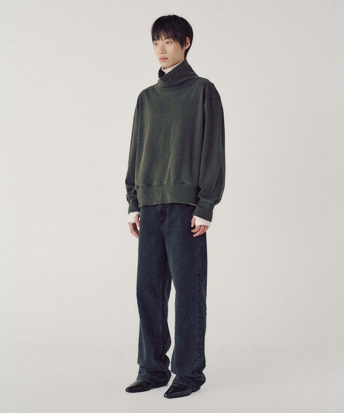 엠엠아이씨(MMIC) GLEAM TRACE JEANS (BLACK)