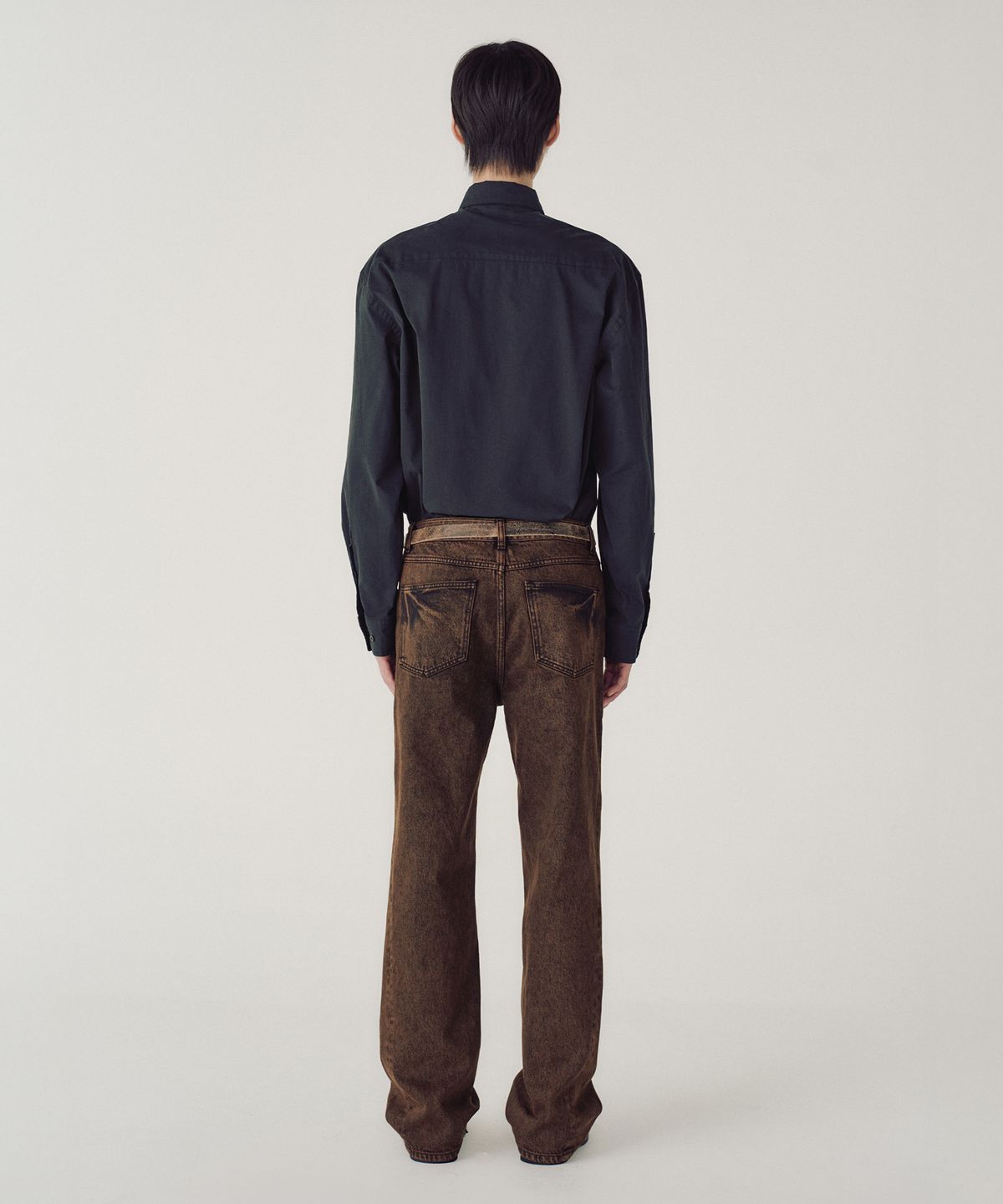 엠엠아이씨(MMIC) BIAS SHIFT JEANS (BROWN)