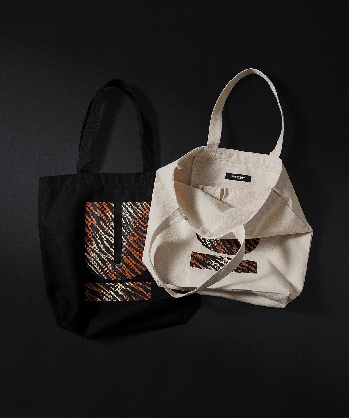 언더커버(UNDERCOVER) (U) 서울 1주년 익스클루시브 UC2F9B02 토트백 화이트 SEOUL 1 YEAR ANNIVERSARY TOTE BAG WHITE