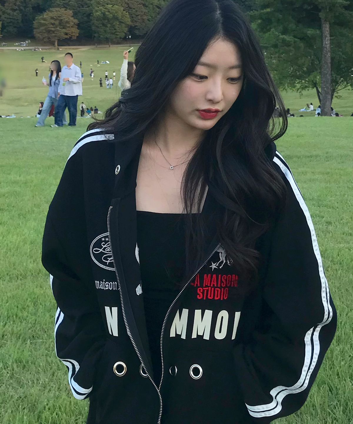 라 메종 스튜디오(LA MAISON STUDIO) 스타홀스 아일렛 후드집업 블랙(FCG3ZP954M)
