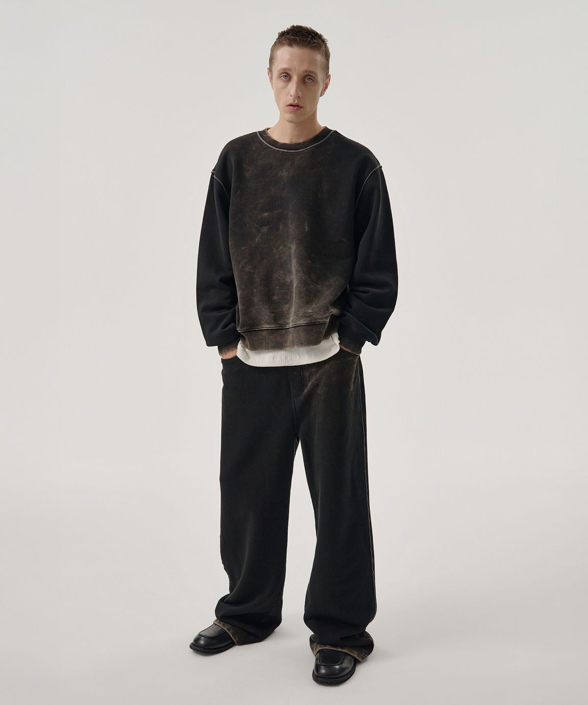 엠엠아이씨(MMIC) SHADE LAYER SWEATSHIRT (BLACK)