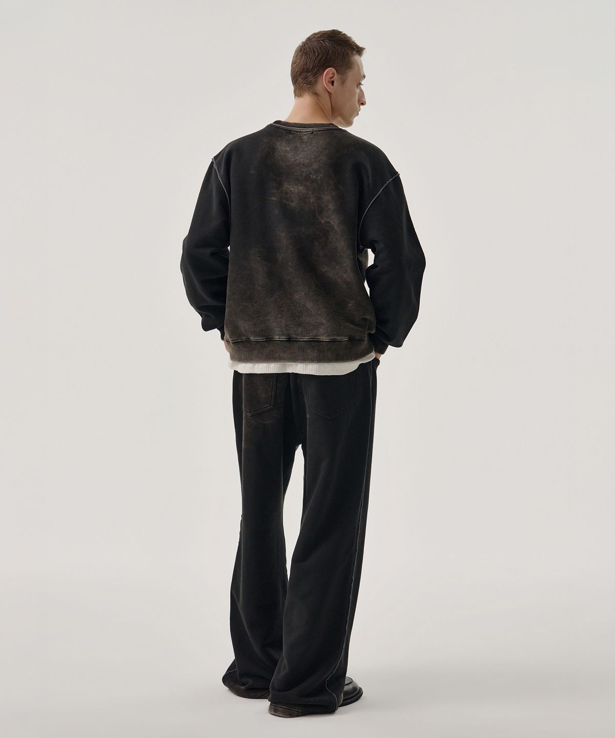 엠엠아이씨(MMIC) SHADE LAYER SWEATSHIRT (BLACK)
