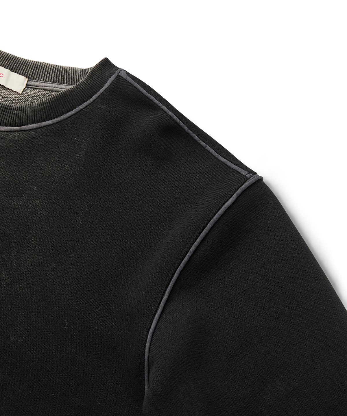 엠엠아이씨(MMIC) SHADE LAYER SWEATSHIRT (BLACK)