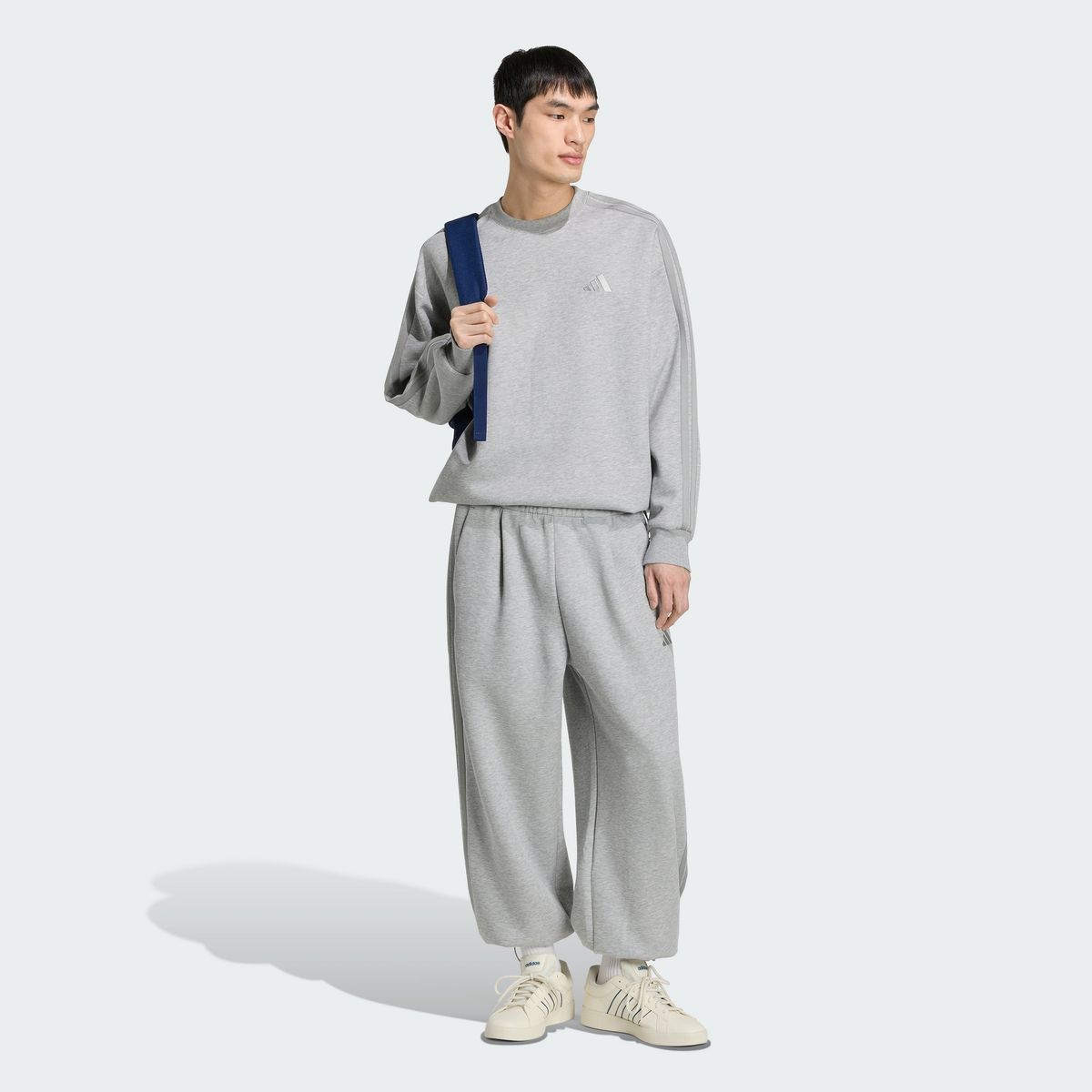 아디다스(ADIDAS) 에센셜 플러스 루즈 핏 3-스트라이프 컨템퍼러리 스페이서 니트 스웨트셔츠 KV5912