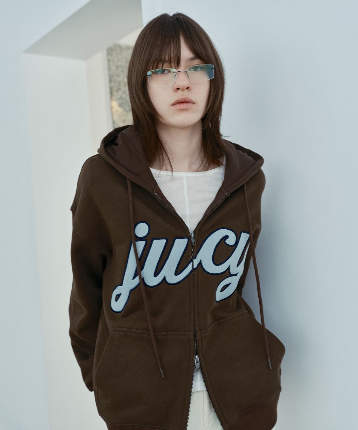 쥬시쥬디(JUCYJUDY) 오버핏레터링후드집업 J1JP020B