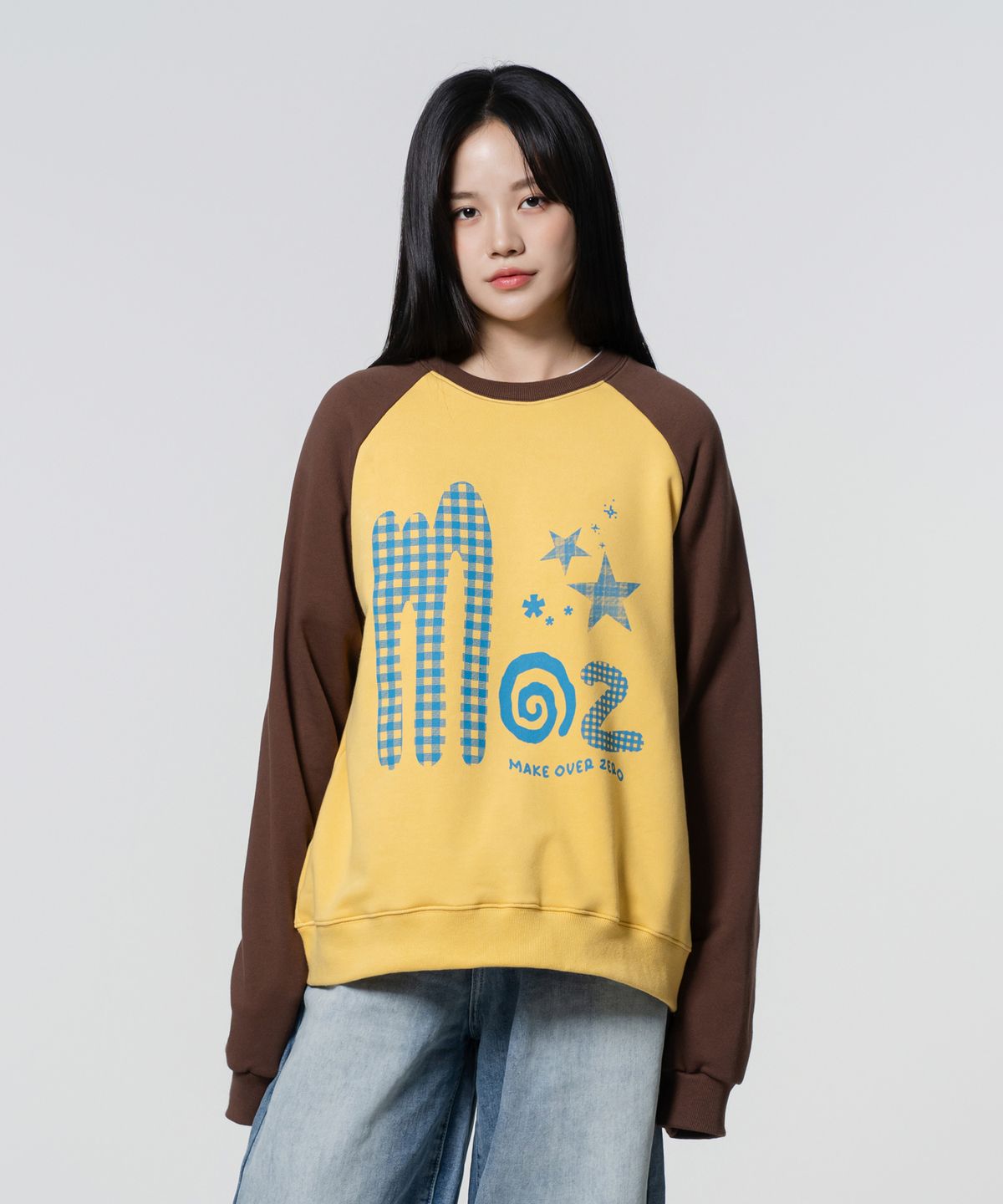 모즈모즈(MOZMOZ) 코튼틴트 배색 레글런 맨투맨 브라운