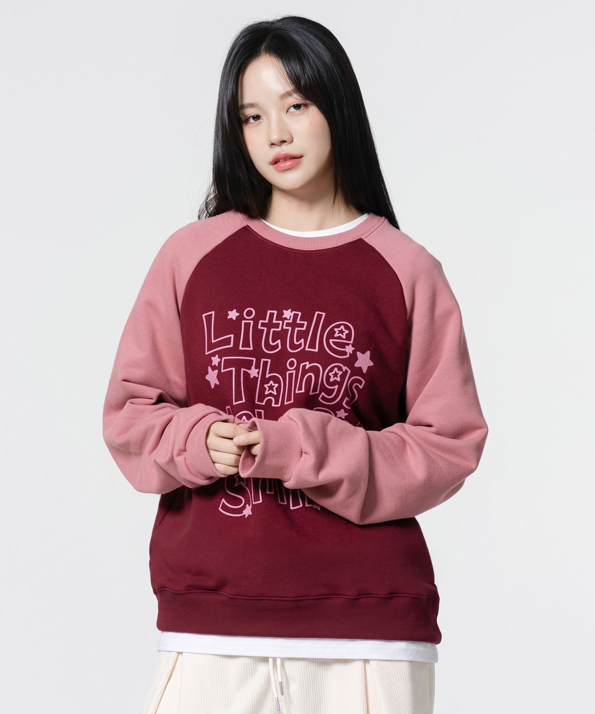 모즈모즈(MOZMOZ) 리틀띵 배색 레글런 맨투맨 버건디