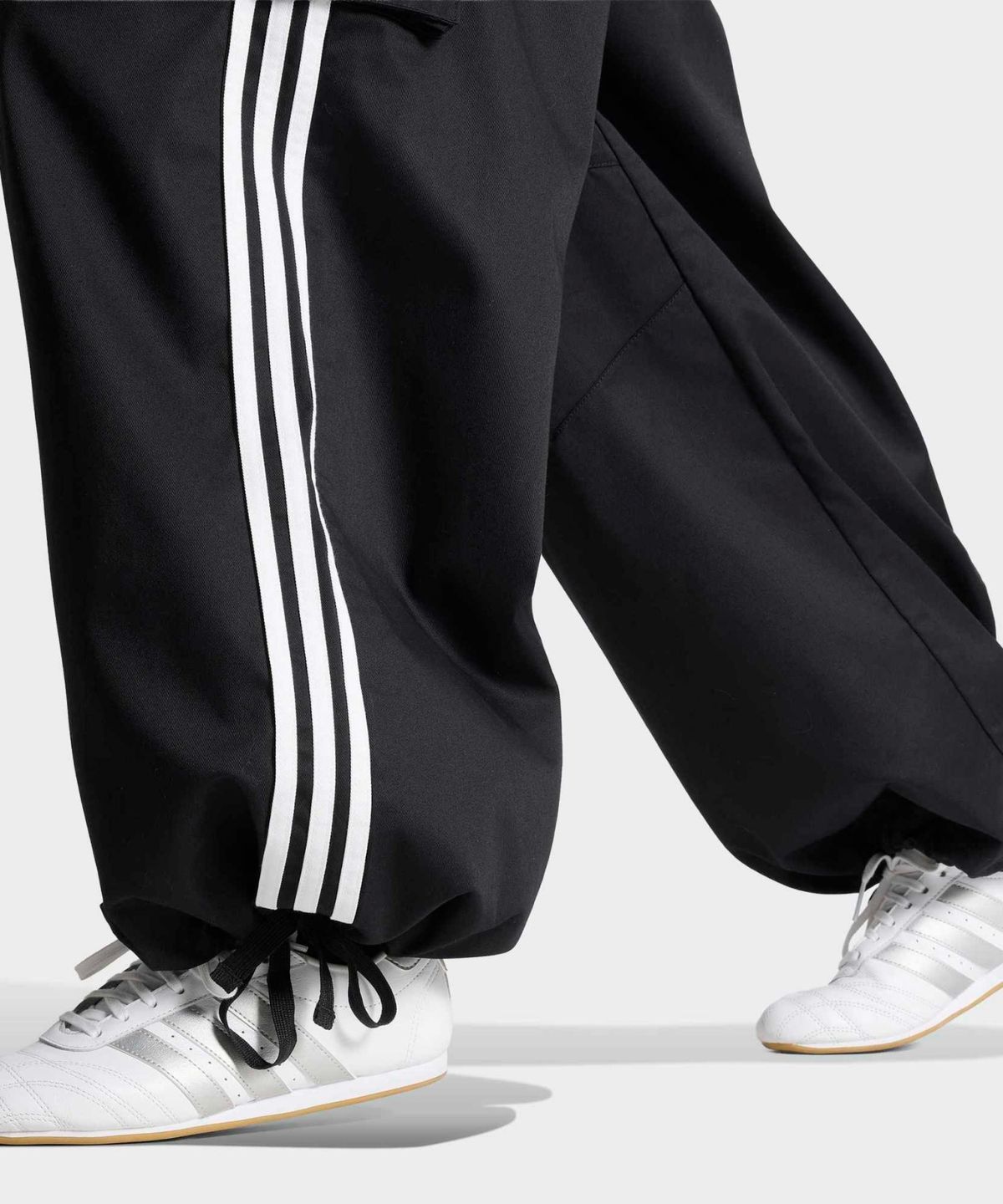아디다스(ADIDAS) 파이어버드 아딜레늄 트윌 3S 카고 팬츠 - 블랙:화이트 / KQ6428