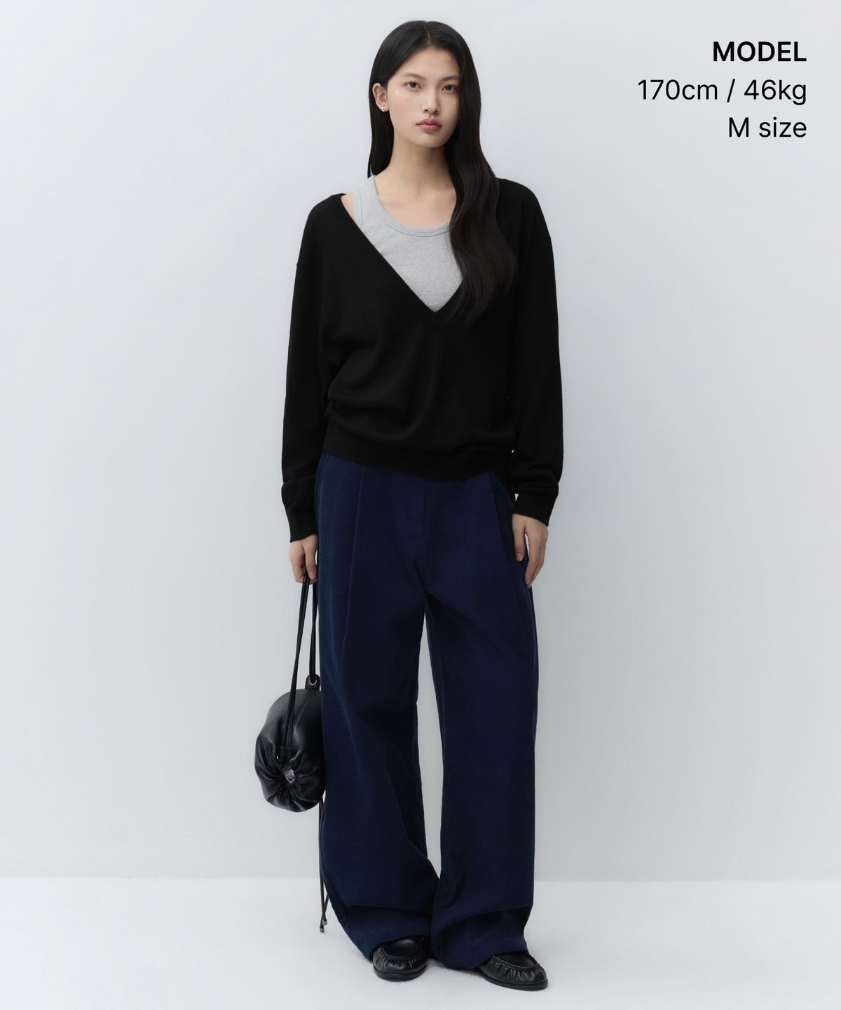 무신사 스탠다드 우먼(MUSINSA STANDARD WOMAN) 우먼즈 에센셜 릴렉스드 딥 브이 넥 니트 [블랙]