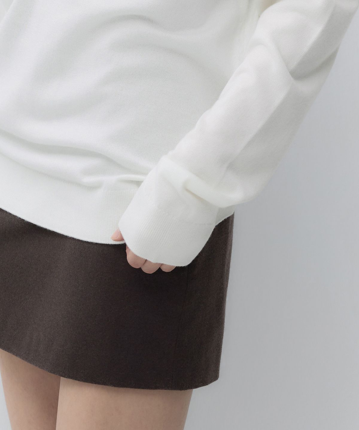 무신사 스탠다드 우먼(MUSINSA STANDARD WOMAN) 우먼즈 에센셜 릴렉스드 딥 브이 넥 니트 [아이보리]