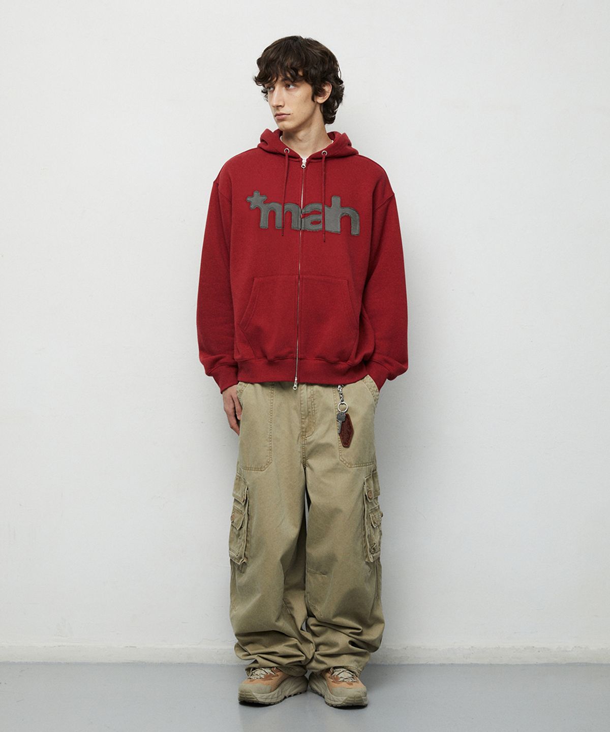 마하그리드(MAHAGRID) mah CUT OFF APPLIQUE ZIP-UP HOODIE[BURGUNDY]
