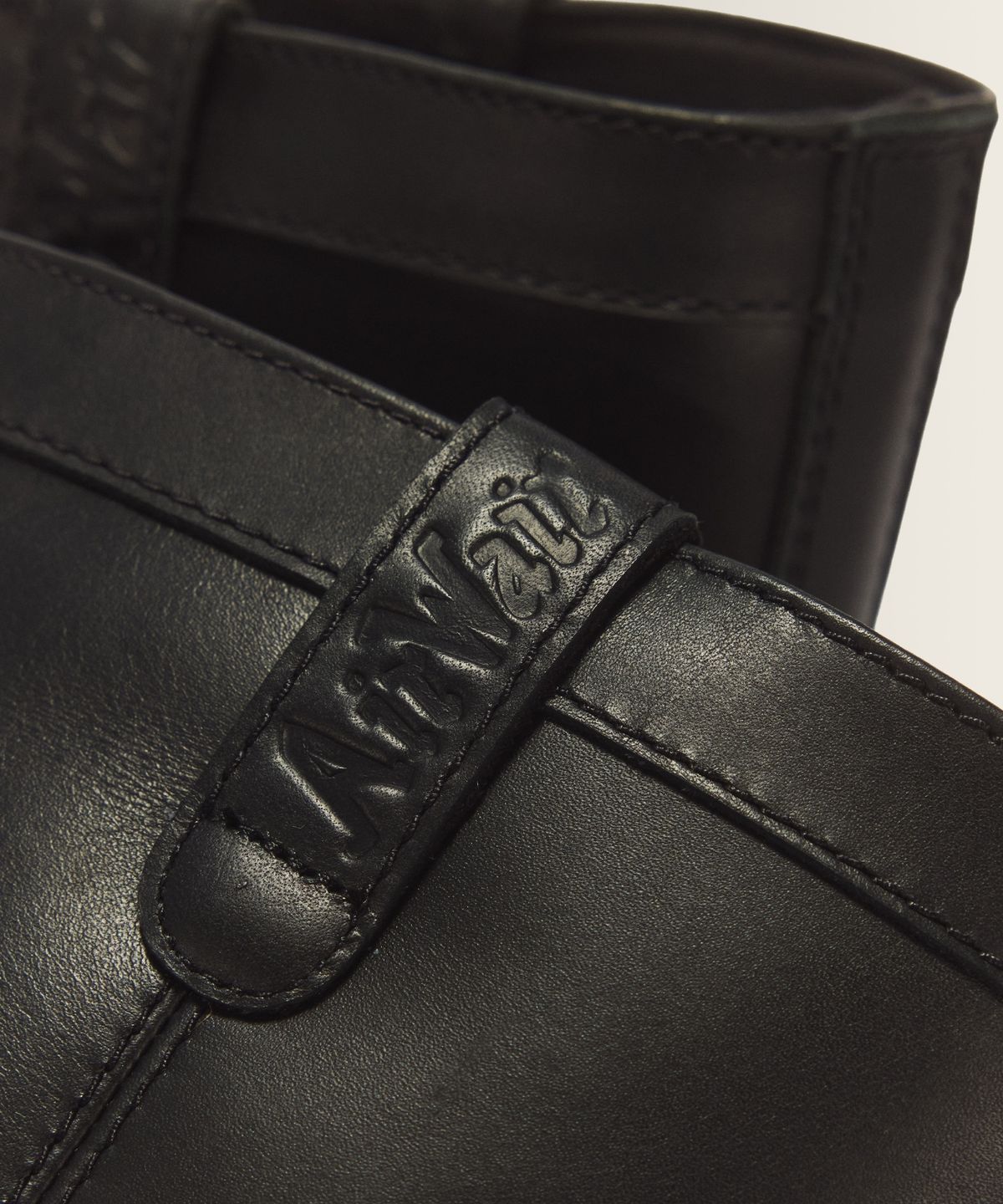 닥터마틴(DR.MARTENS) 애니스톤 풀 온 부츠 - 블랙 와나마 / 43165001