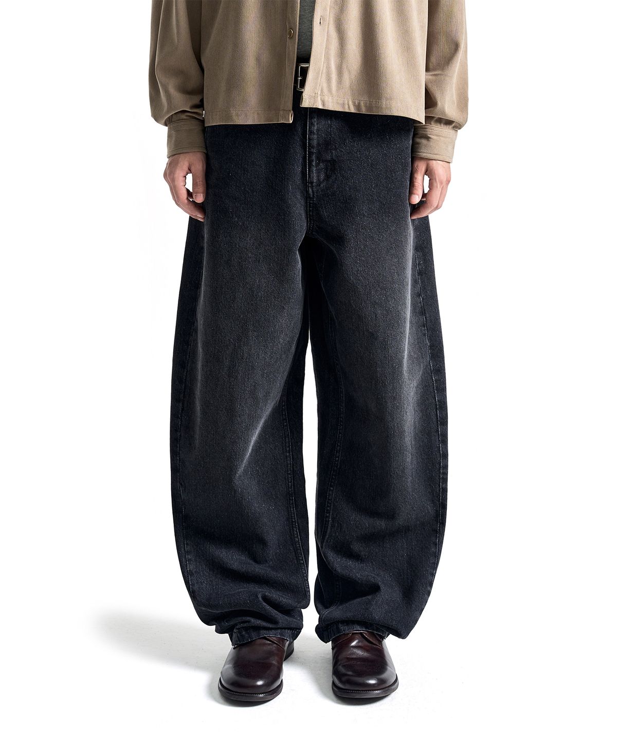 커스텀어클락(COSTUME O’CLOCK) 데님 워시드 커브드 팬츠 블랙 COOSPT256BLACK