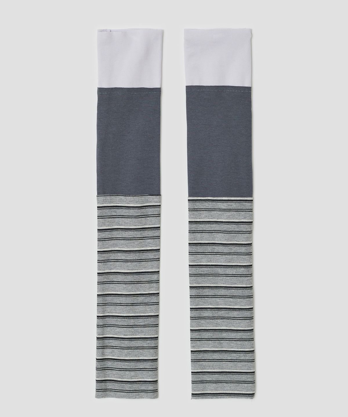 타입서비스(TYPESERVICE) Buttoned Stripe Leg Warmer [Charcoal]