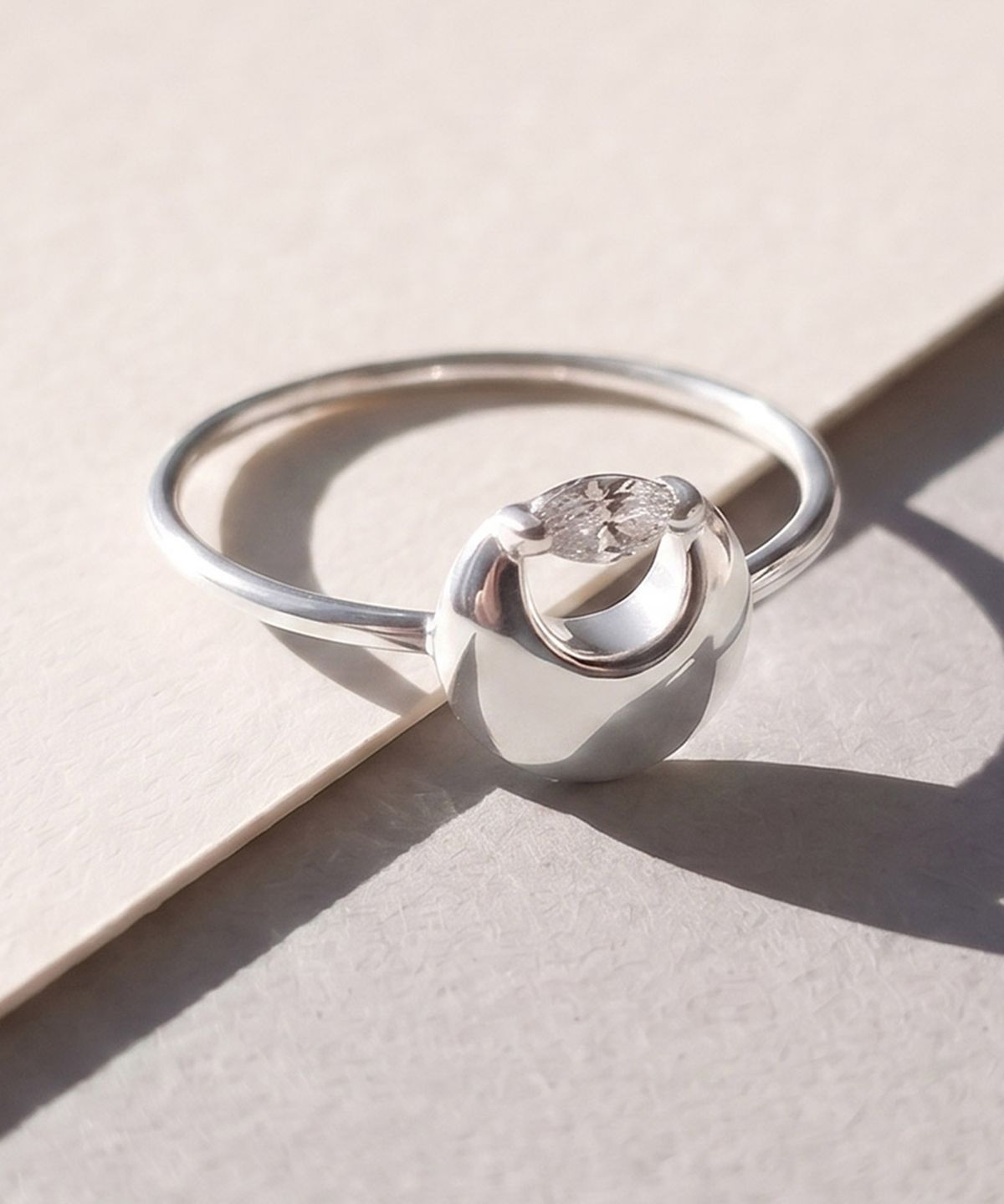 엘렌쥬얼리(HELENE JEWELRY) 실버 925 Silver 크레센트 문 미스 링 은 실 반지