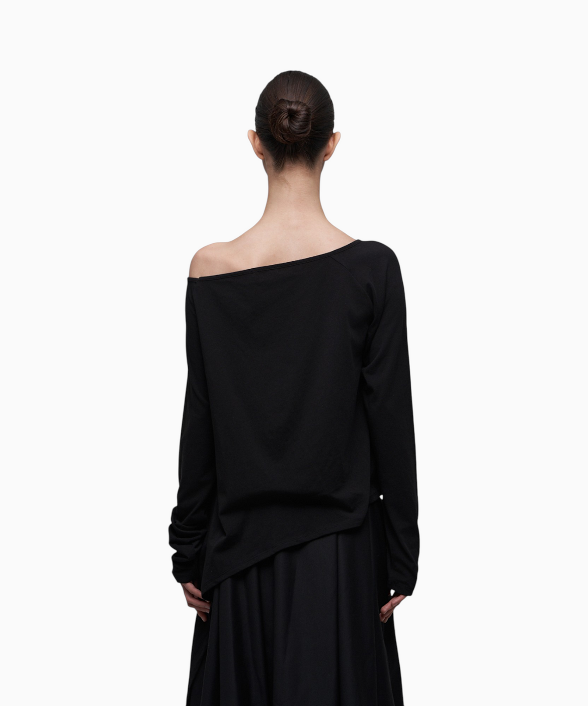 시너진(SYNERJYN) TENUE FLARED LONG SLEEVE BLACK