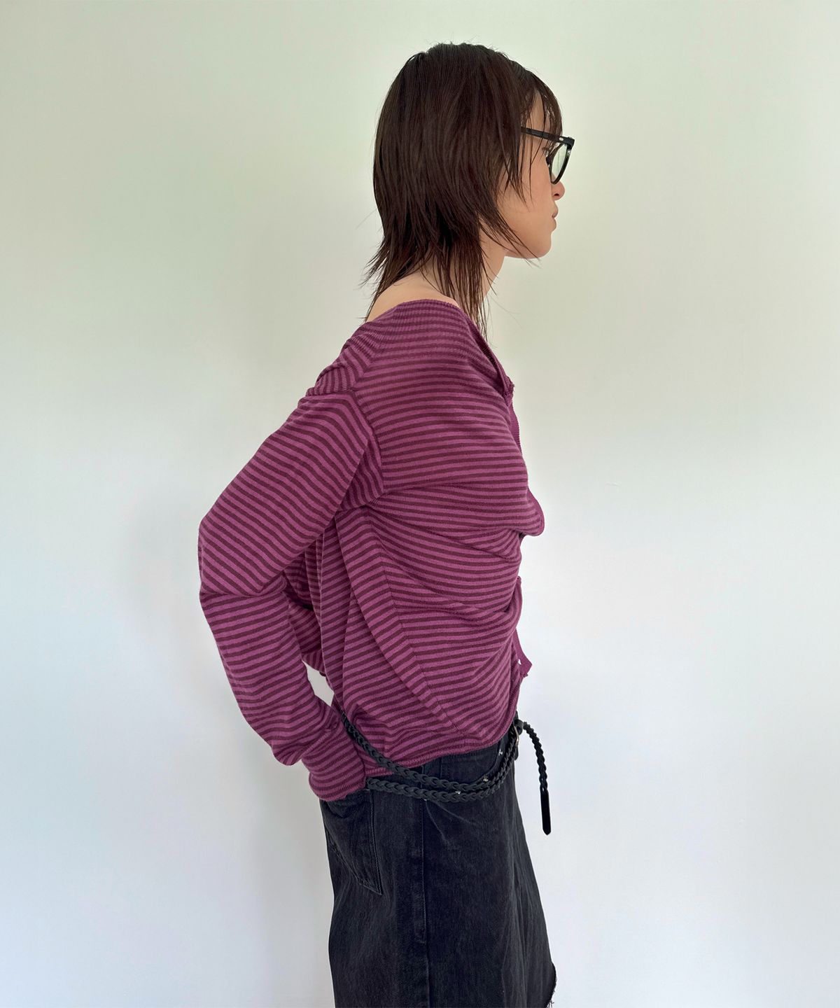 다이애그널(DIAGONAL) STRIPE OFF SHOULDER CARDIGAN (plum)
