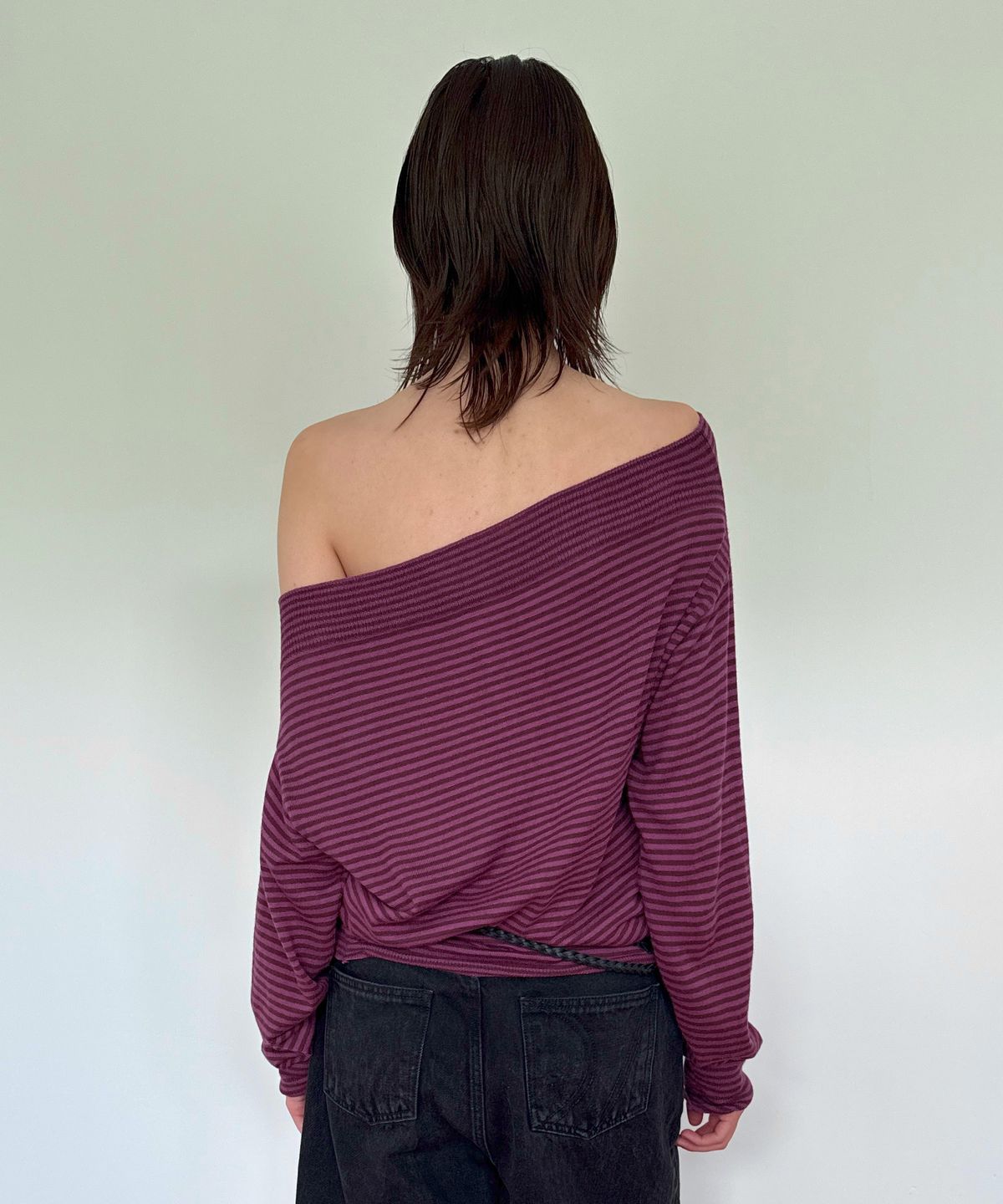 다이애그널(DIAGONAL) STRIPE OFF SHOULDER CARDIGAN (plum)