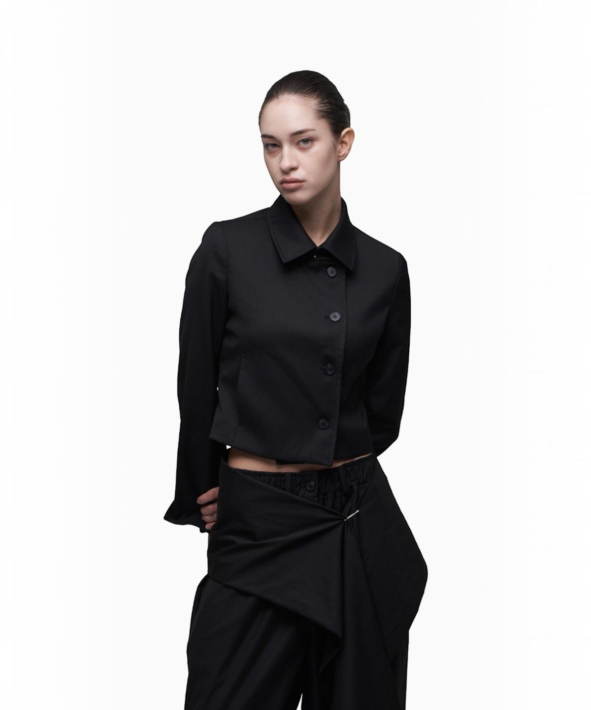 시너진(SYNERJYN) TAILORED CROPPED BLAZER BLACK