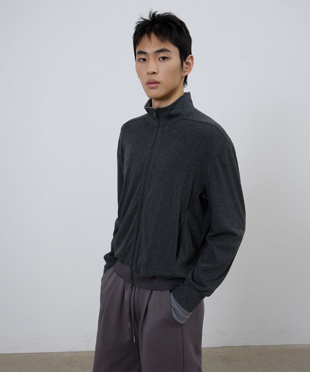 미치코런던 스포츠(MICHIKO LONDON SPORTS) 소프트 저지 레이어드 하이넥 집업 차콜