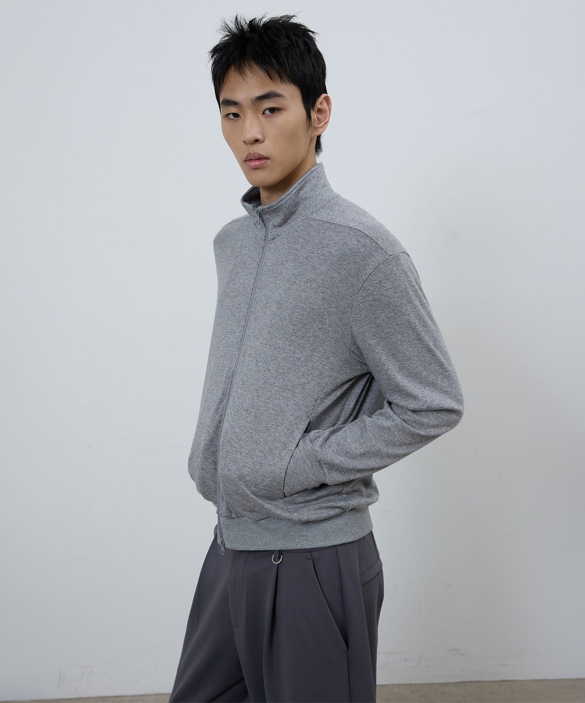 미치코런던 스포츠(MICHIKO LONDON SPORTS) 소프트 저지 레이어드 하이넥 집업 멜란지 그레이