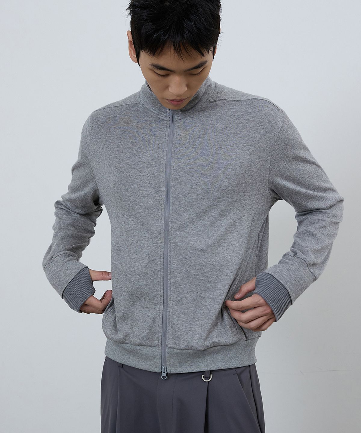 미치코런던 스포츠(MICHIKO LONDON SPORTS) 소프트 저지 레이어드 하이넥 집업 멜란지 그레이