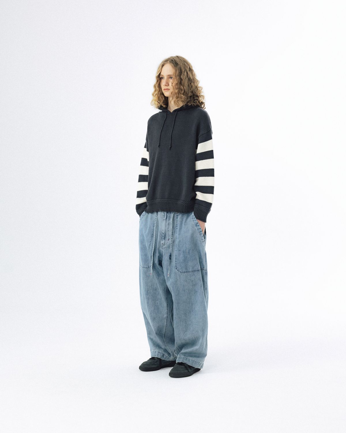 앵글런(ANGLAN) Striped Knit Hoodie - Charcoal