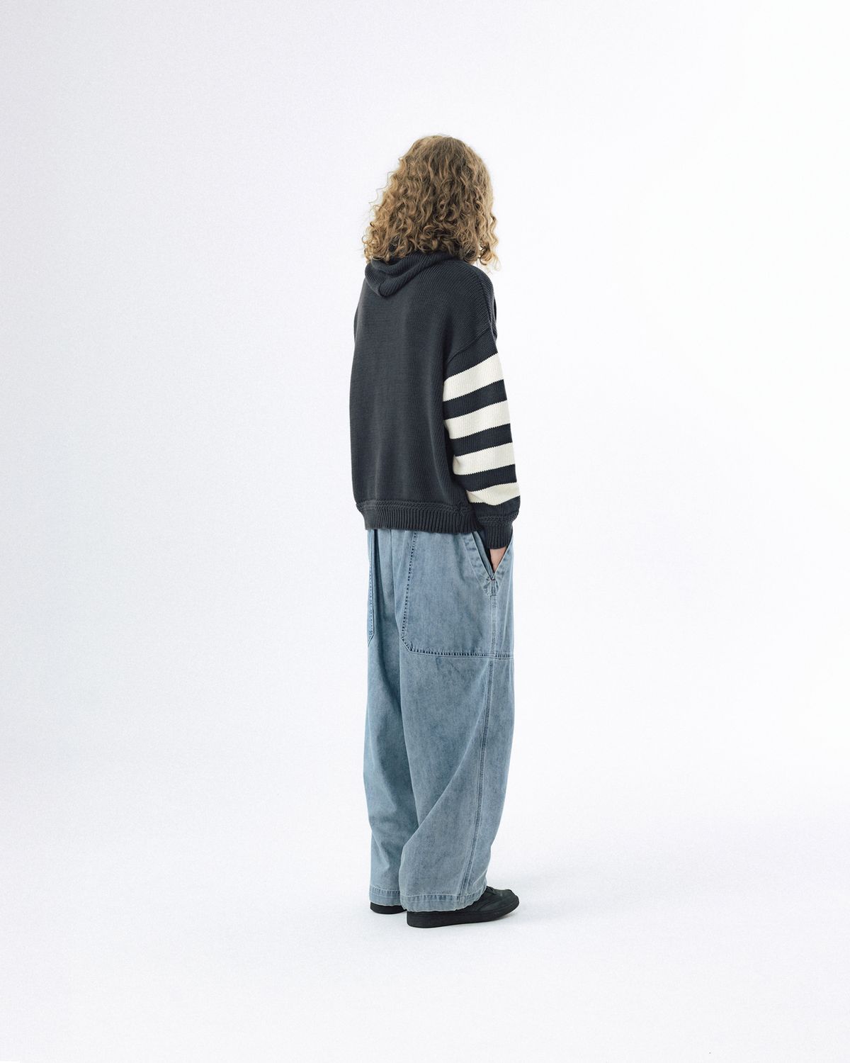 앵글런(ANGLAN) Striped Knit Hoodie - Charcoal