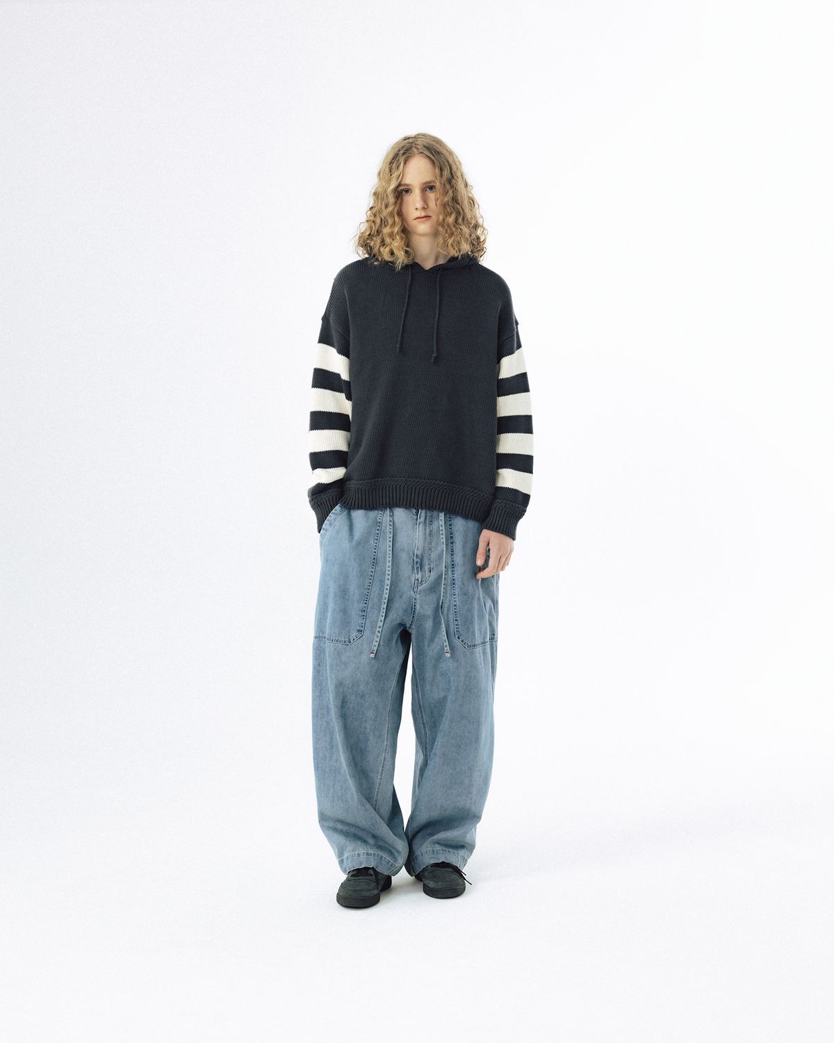 앵글런(ANGLAN) Striped Knit Hoodie - Charcoal