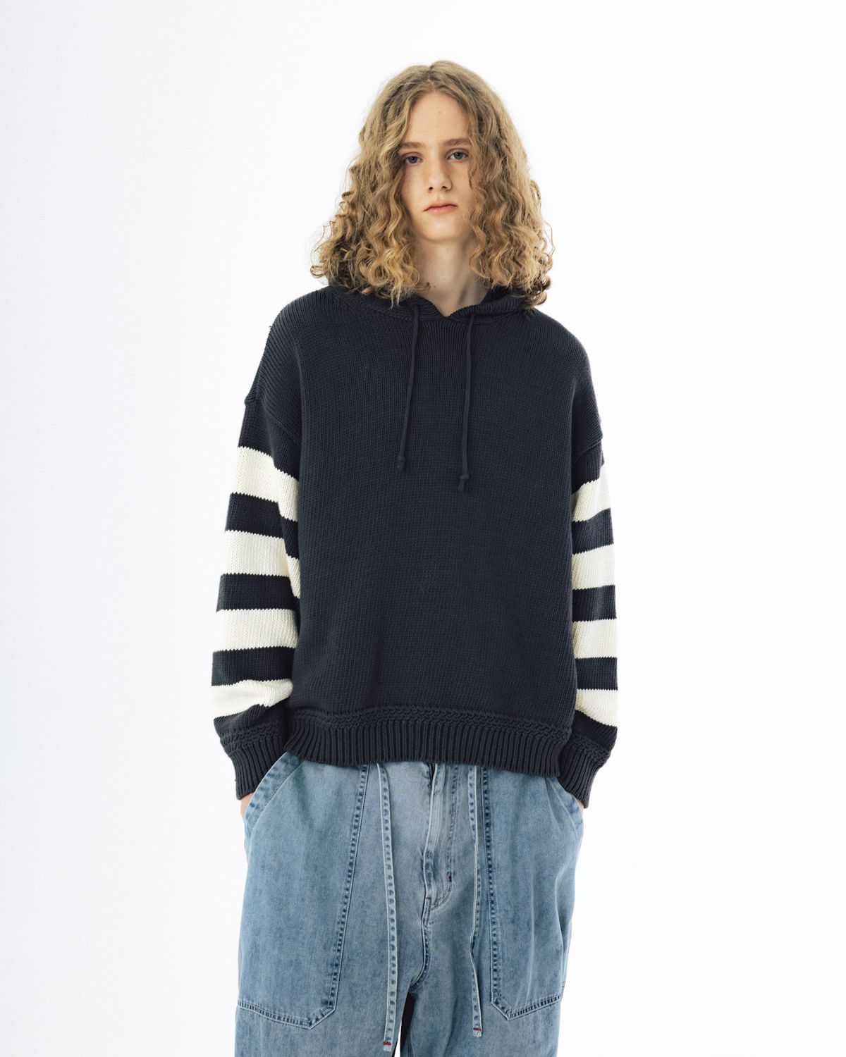 앵글런(ANGLAN) Striped Knit Hoodie - Charcoal