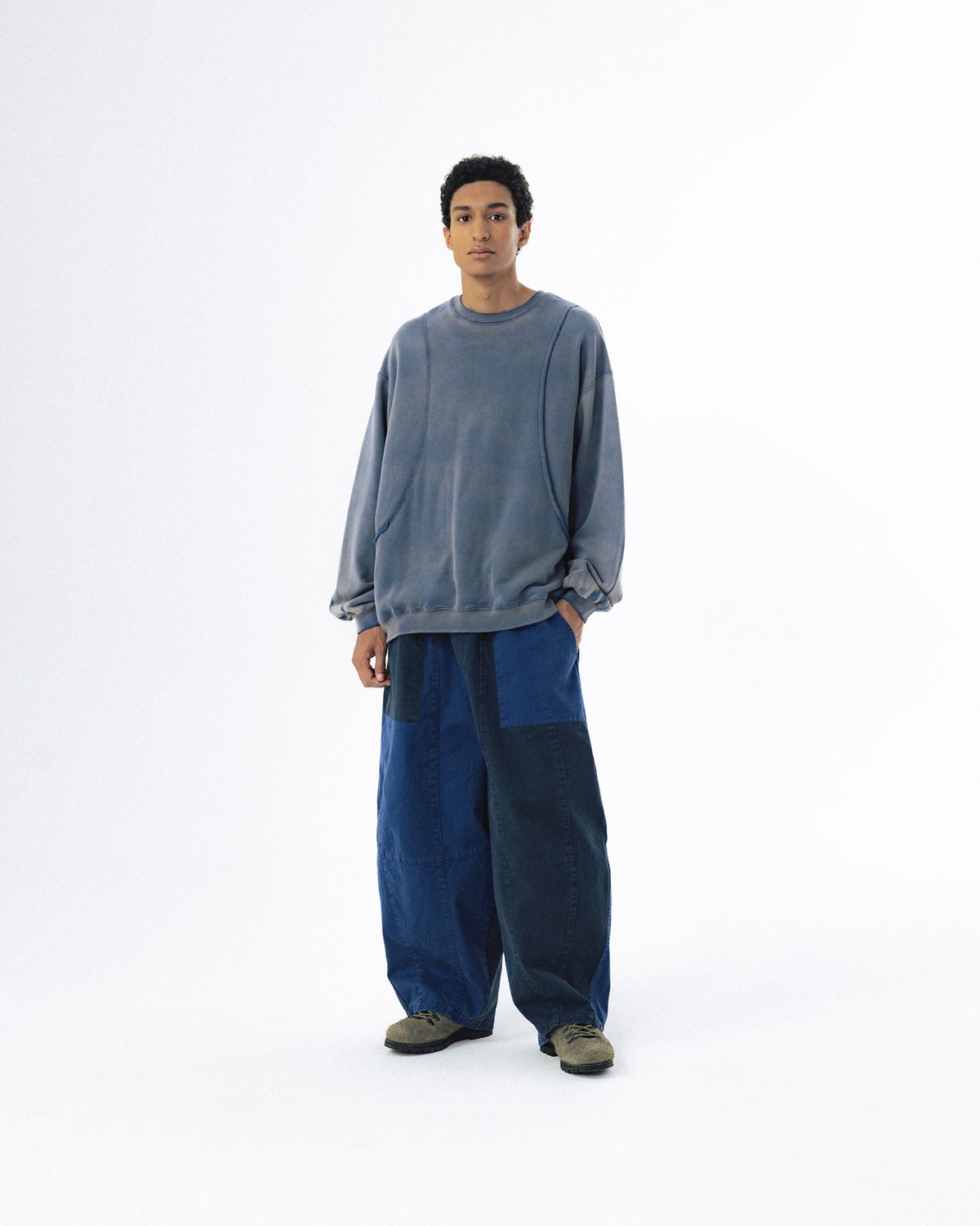 앵글런(ANGLAN) Curved Panel Washed Sweat Shirt - Blue