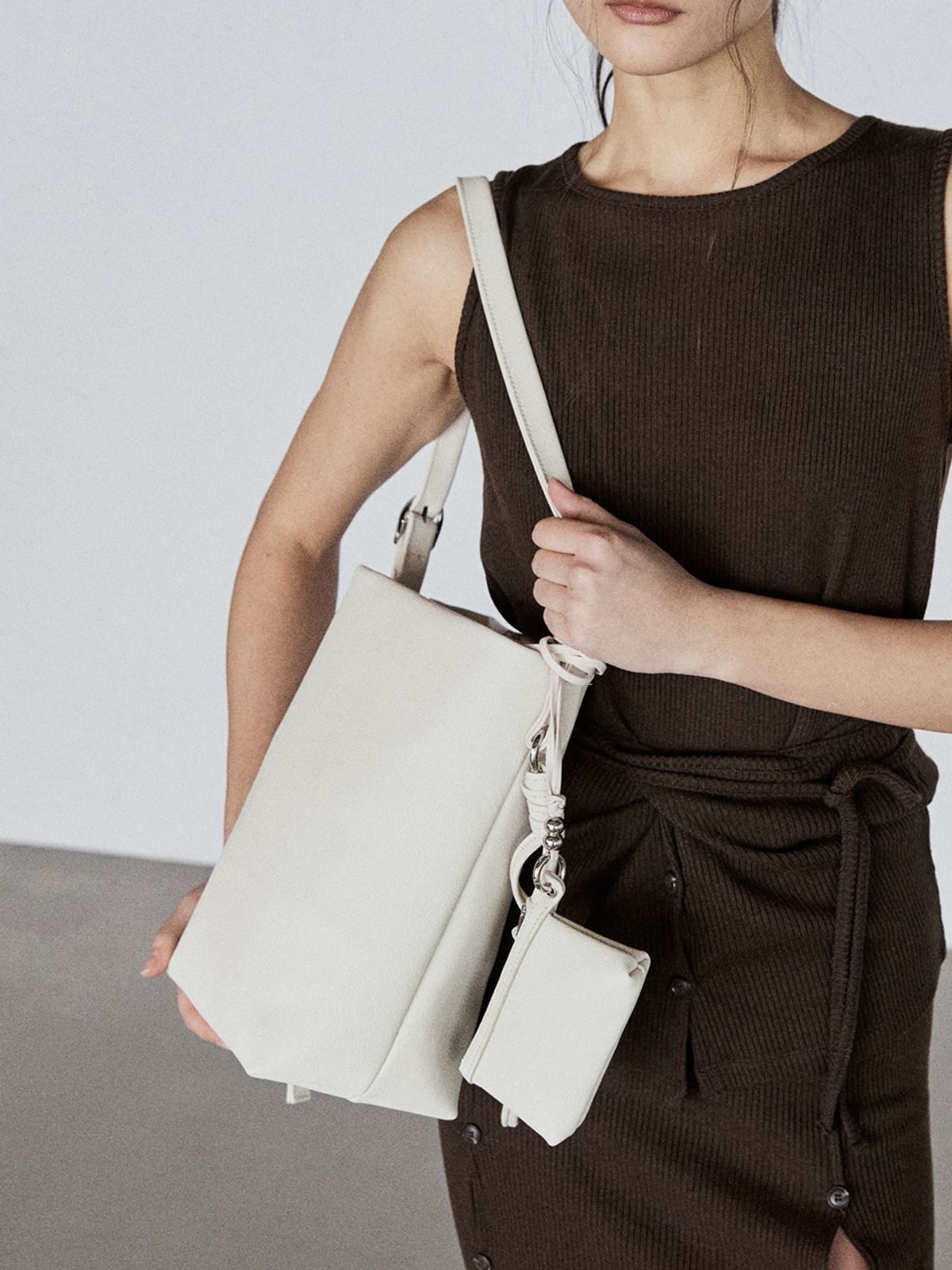 던팩토리(DAWN FACTORY) BUTLER BAG SMALL COW LEATHER IVORY 버틀러백 스몰 소가죽 아이보리