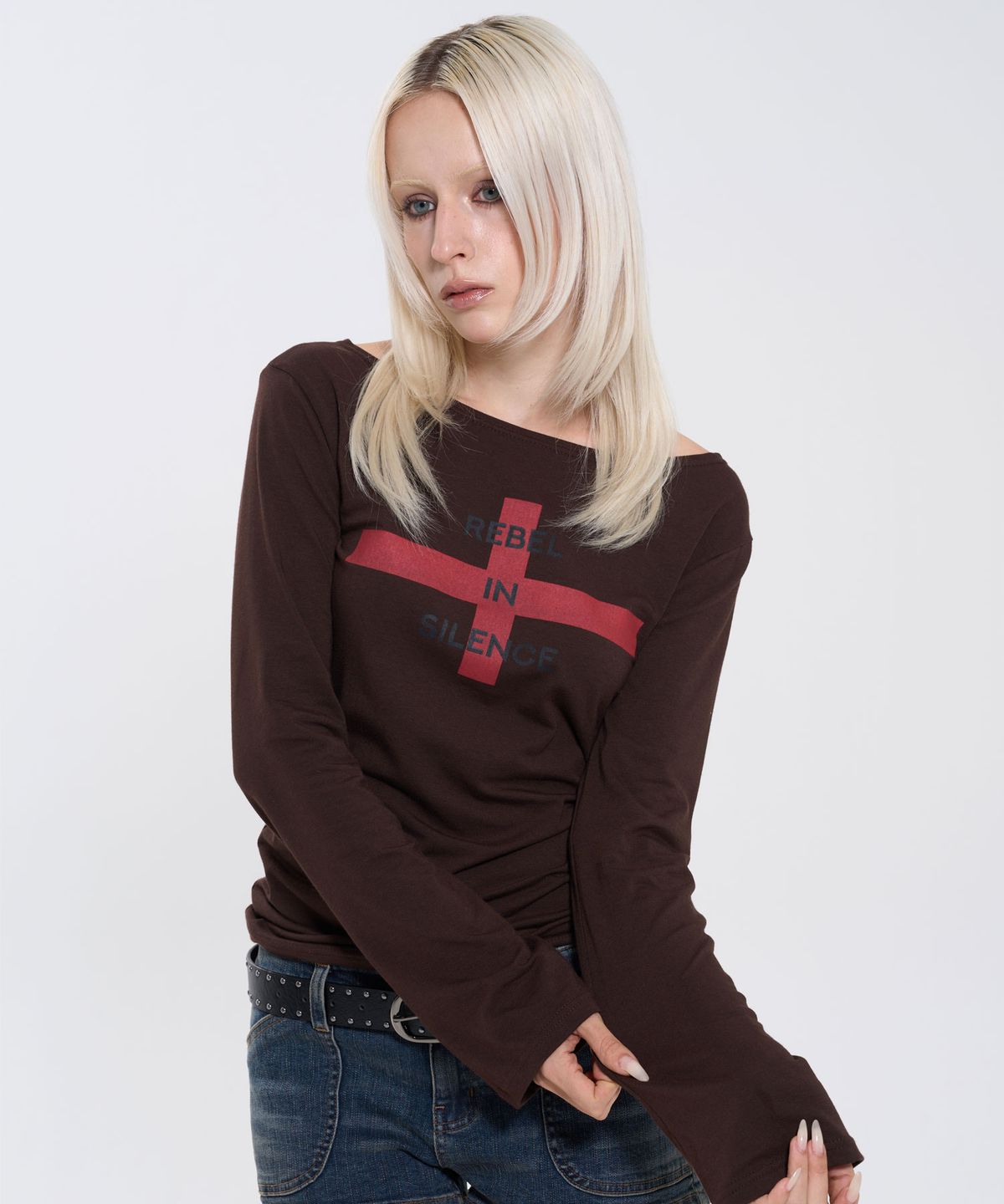 필프(PEALP) REBEL IN SILENCE BOAT NECK T-SHIRT 63 (BROWN)