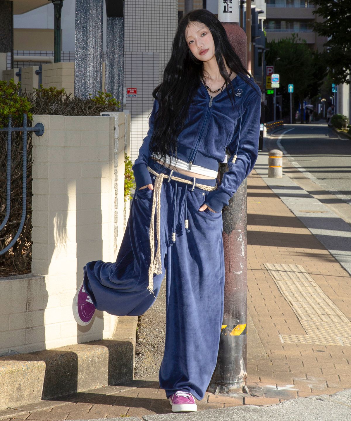 루나키후(RuNaKi'Hu') WXJ037 호와리 벨루아 세미크롭 후드 집업 (NAVY)