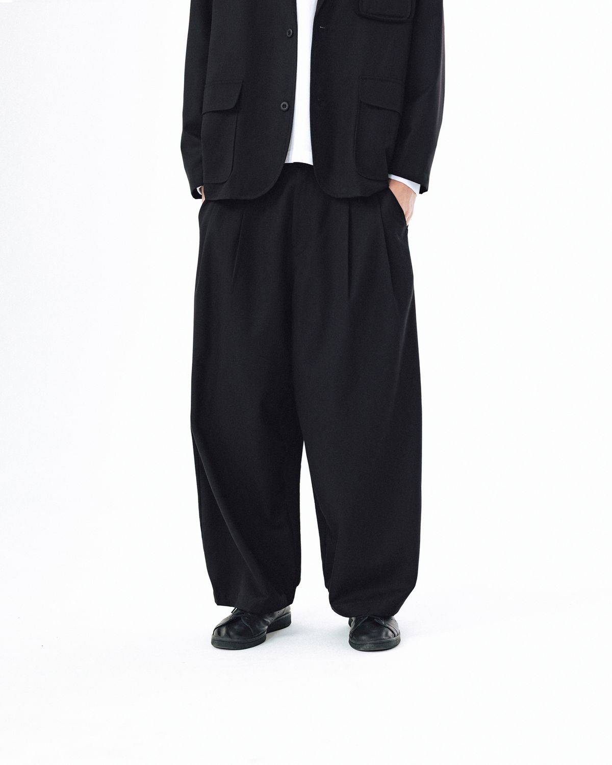 앵글런(ANGLAN) Mix Structured Trousers - Black