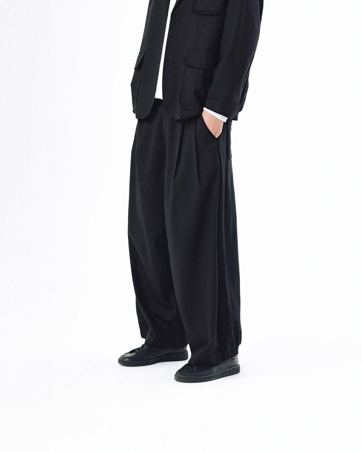 앵글런(ANGLAN) Mix Structured Trousers - Black