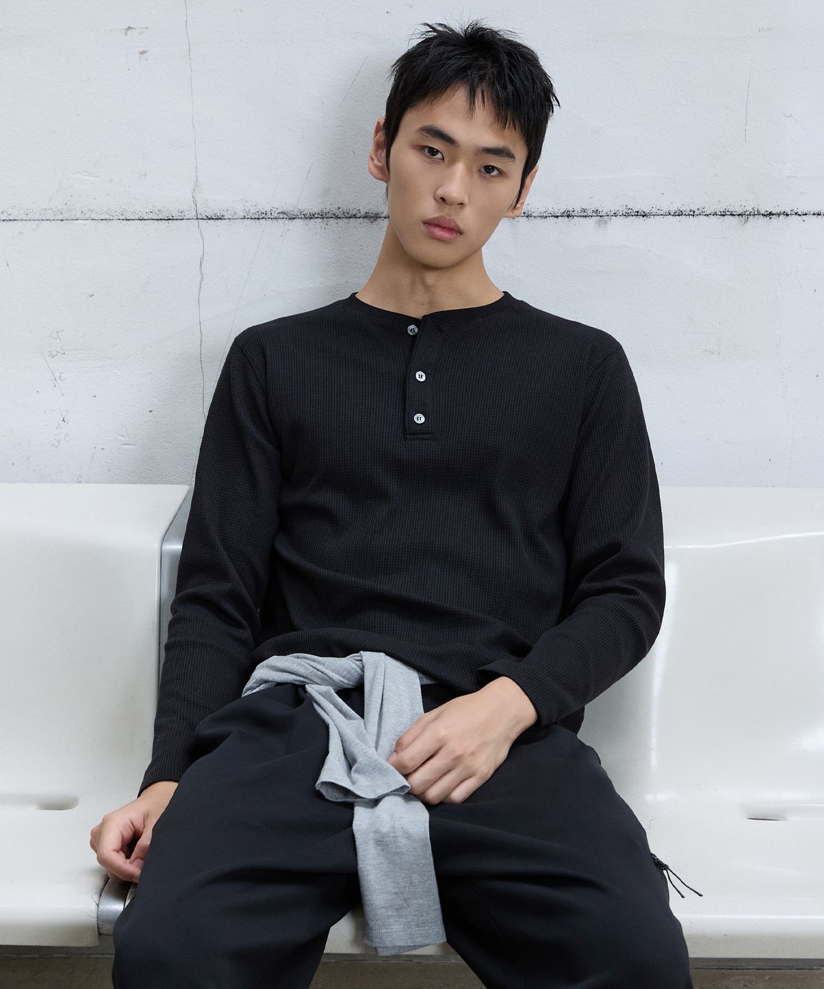 미치코런던 스포츠(MICHIKO LONDON SPORTS) 와플 헨리넥 롱슬리브 블랙