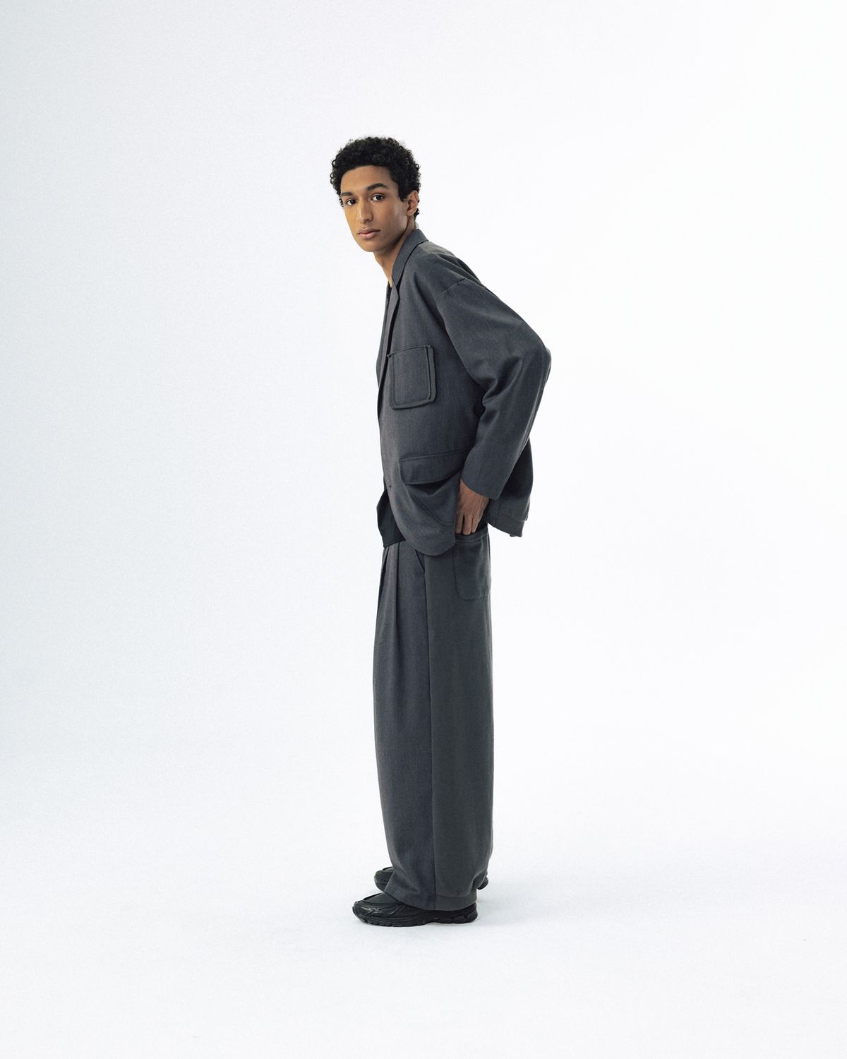 앵글런(ANGLAN) Mix Structured Trousers - Grey
