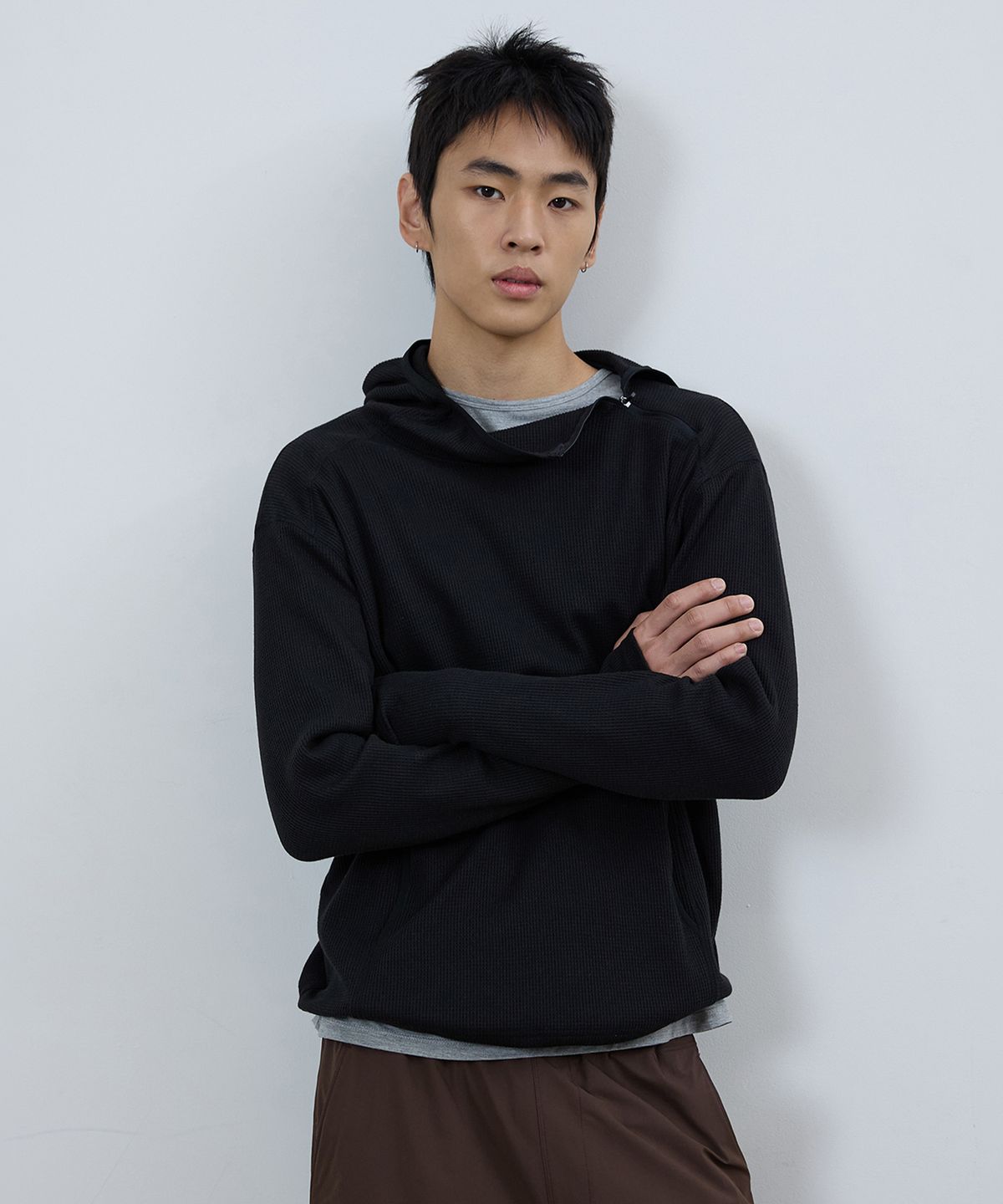 미치코런던 스포츠(MICHIKO LONDON SPORTS) 와플 후드 롱슬리브 블랙
