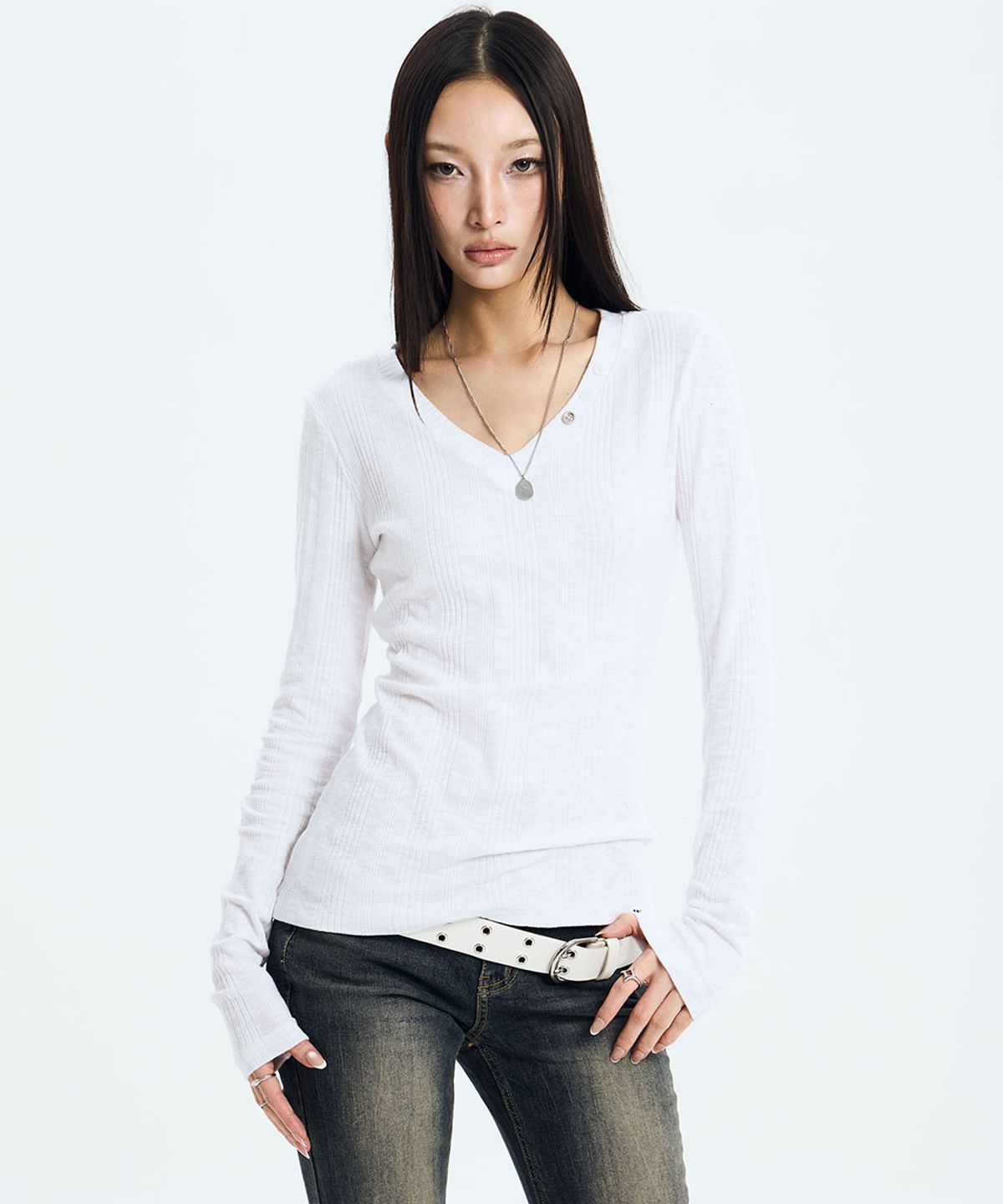 낫노잉(NOTKNOWING) V-Neck Slim Top (WHITE)