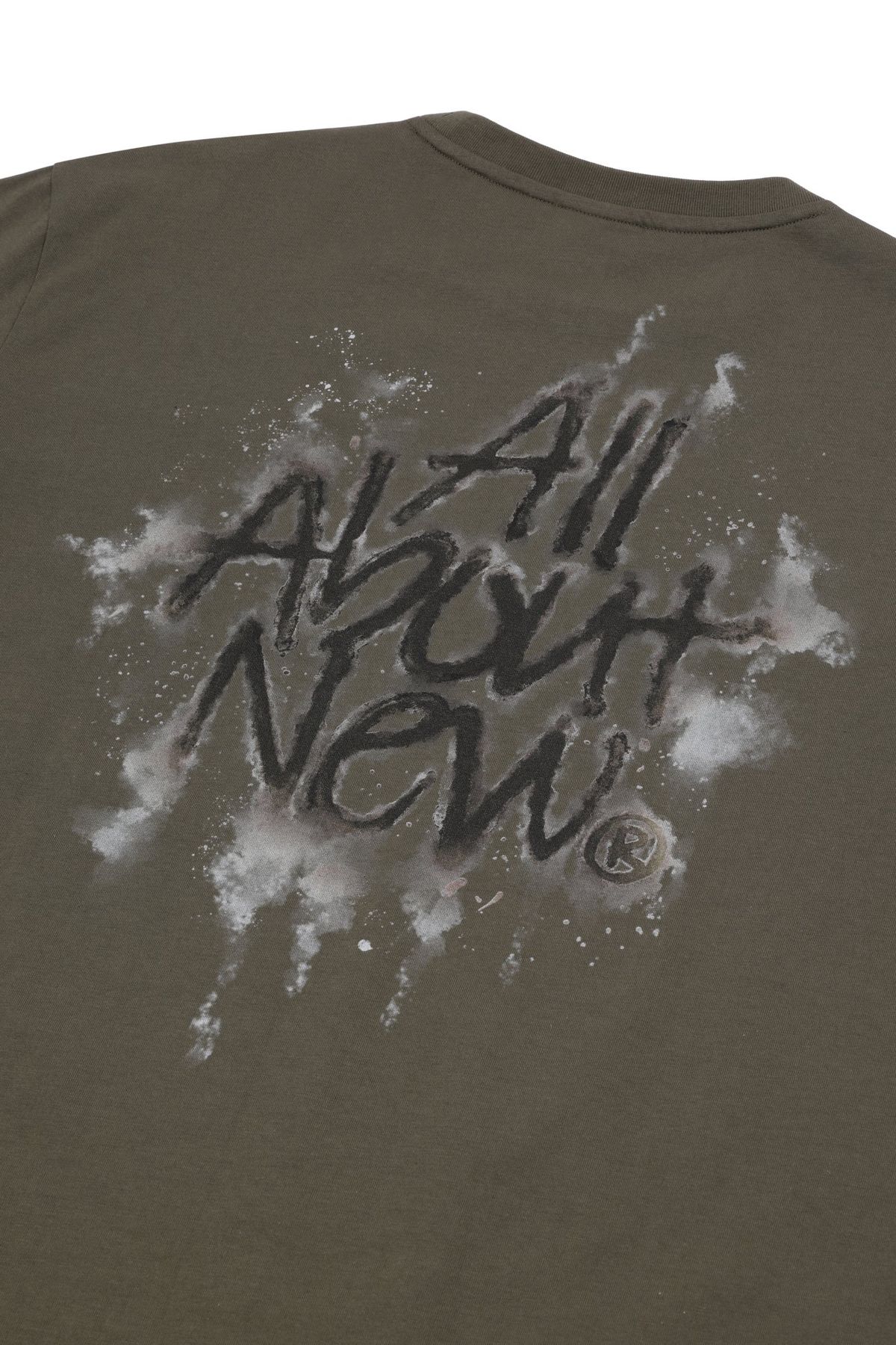 올어바웃뉴(ALL ABOUT NEW) 로고 변형 롱슬리브 티셔츠 브라운 ANA3TR32ABR