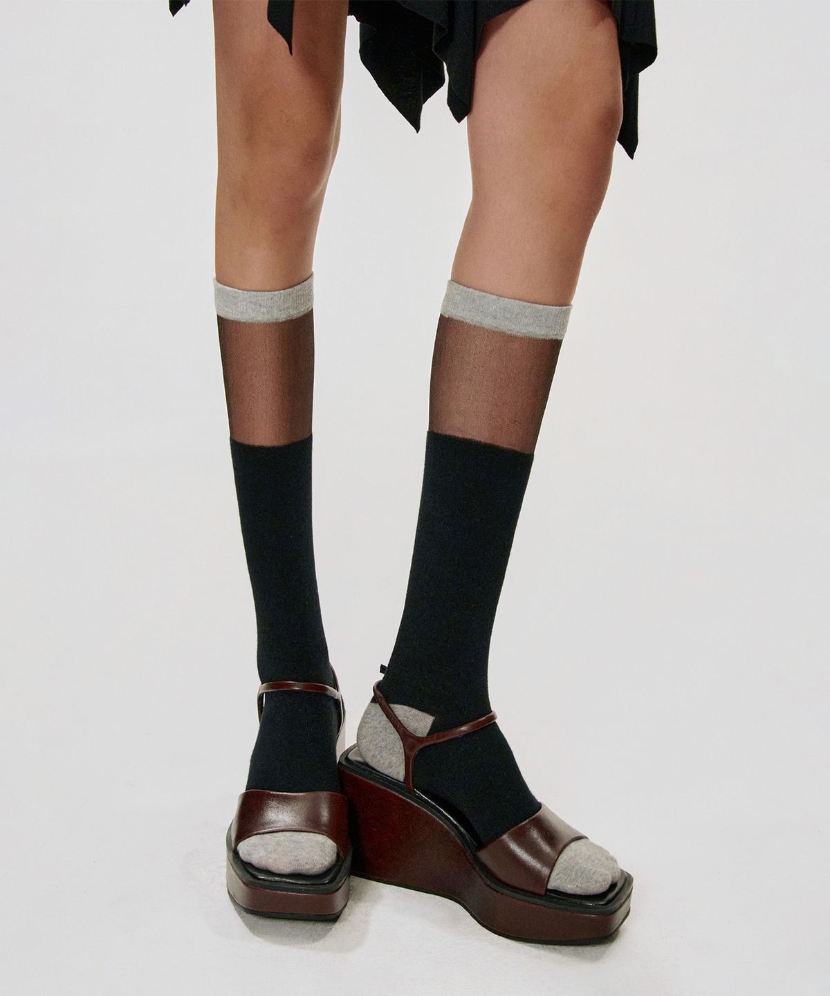 킴지수(KIMZISU) Sheer Color-Block Knee-High Socks_BLACK