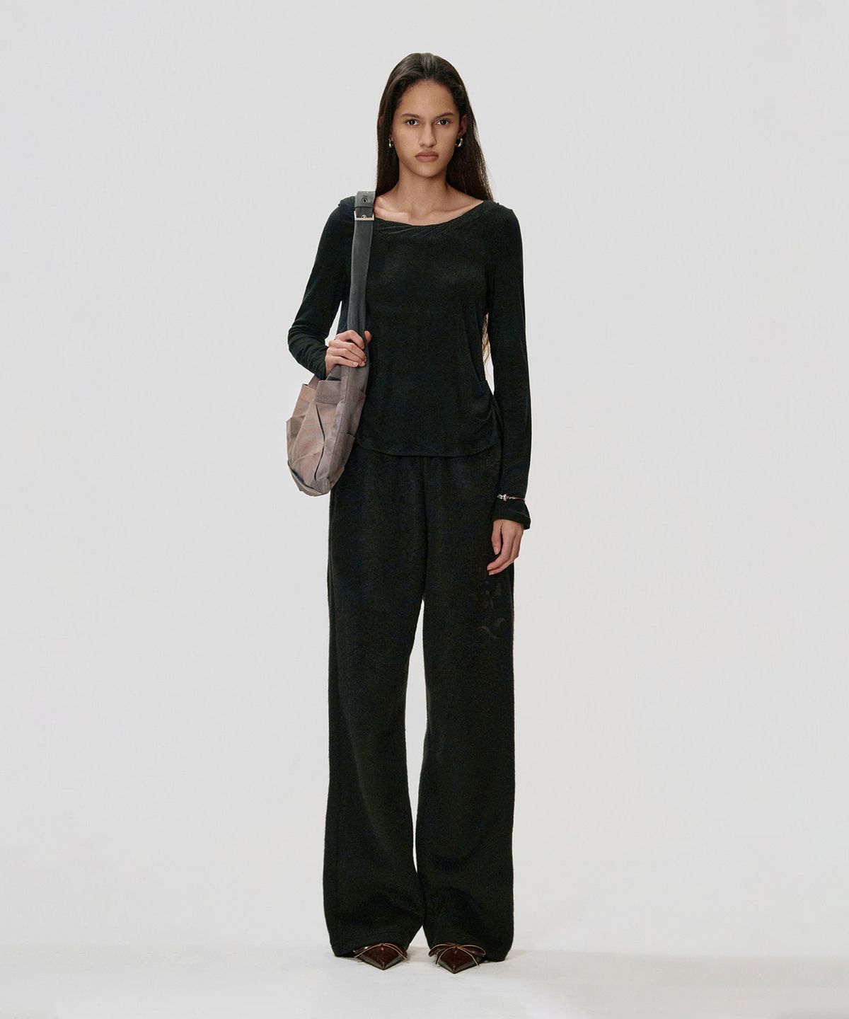 킴지수(KIMZISU) Draped Floral Shoulder Bag_CHARCOAL