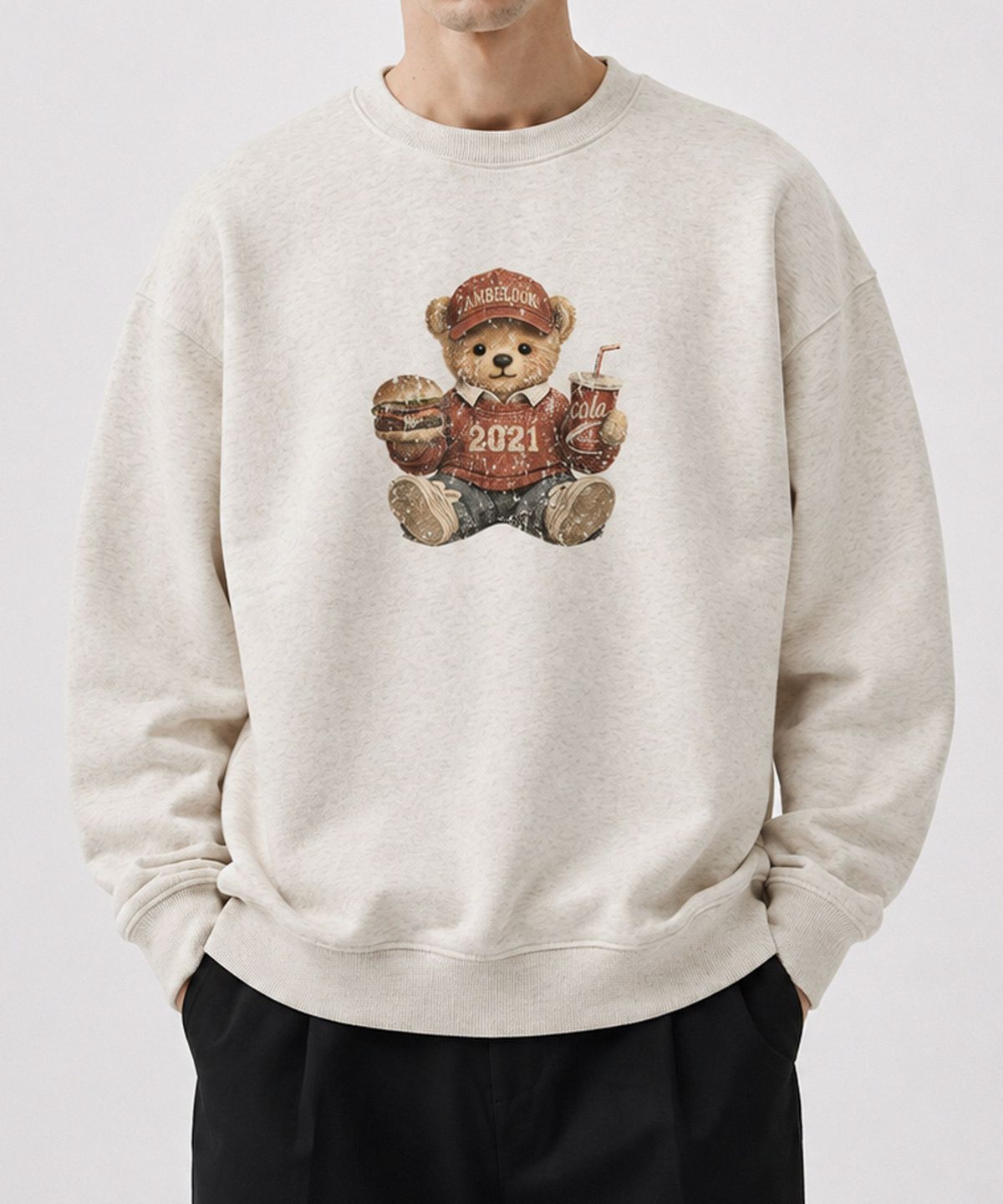 엠블룩(AMBLELOOK) 레귤러 스웨트셔츠 버거베어 (3color)