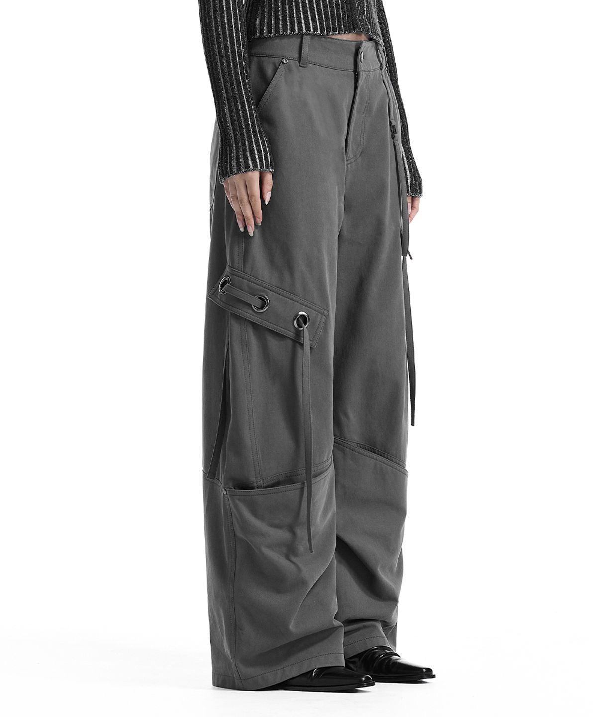 트리밍버드(TREEMINGBIRD) Big Eyelet Cargo Baggy Pants [ Charcoal ]